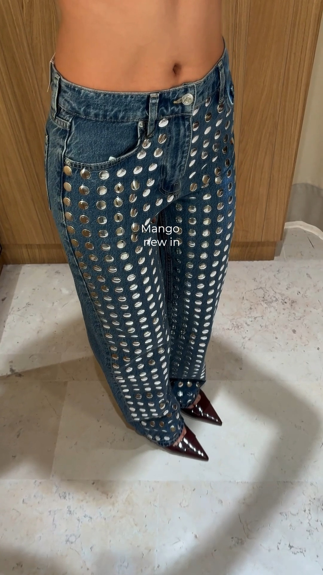 Mango denim with a straight fit and low-rise waist.
Finished with stud details for a bold, effortless look✨size 32

#LTKjeans #LTKeurope