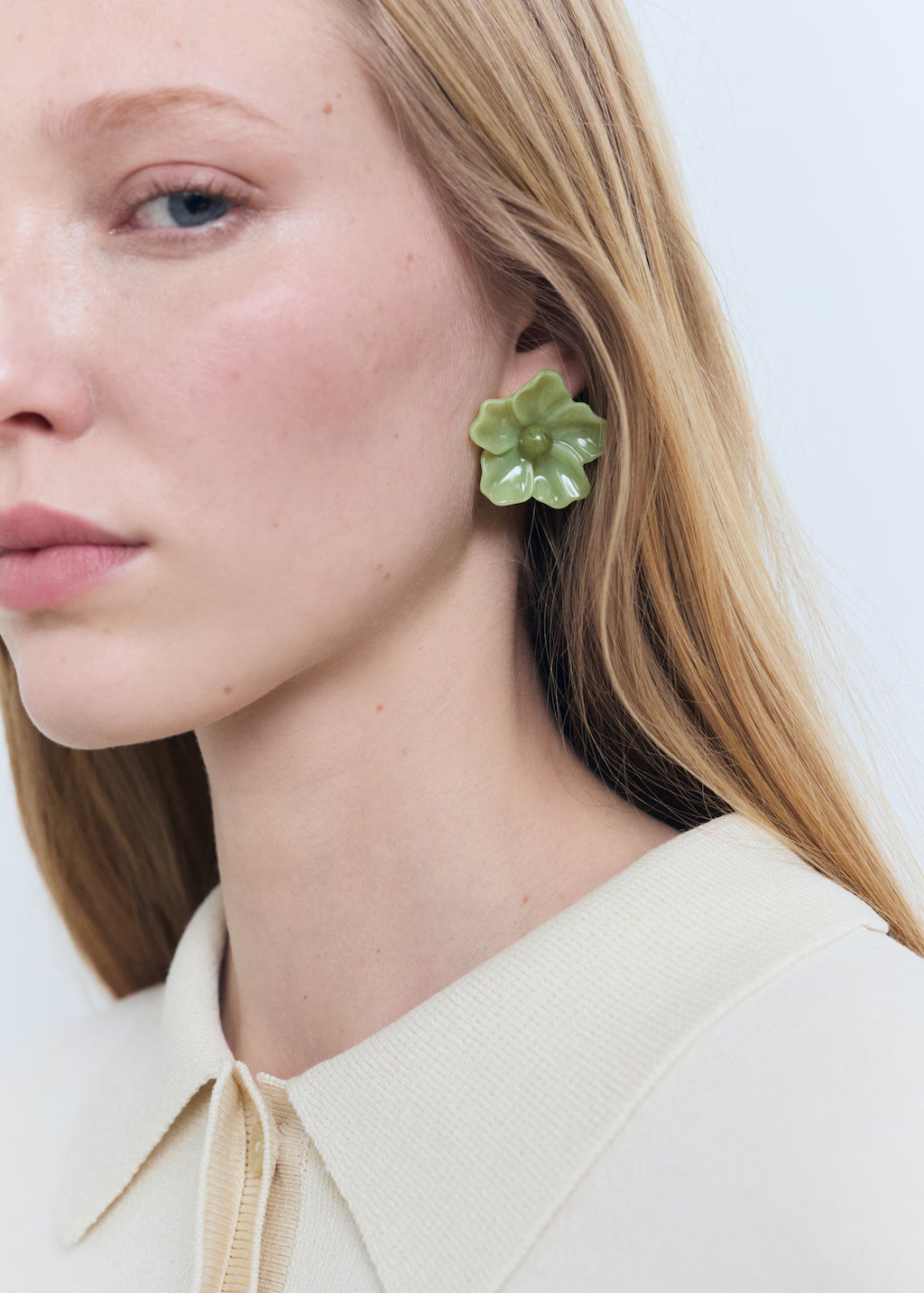 Resin flower earrings - Women | MANGO USA | Mango (US/MX/AU)