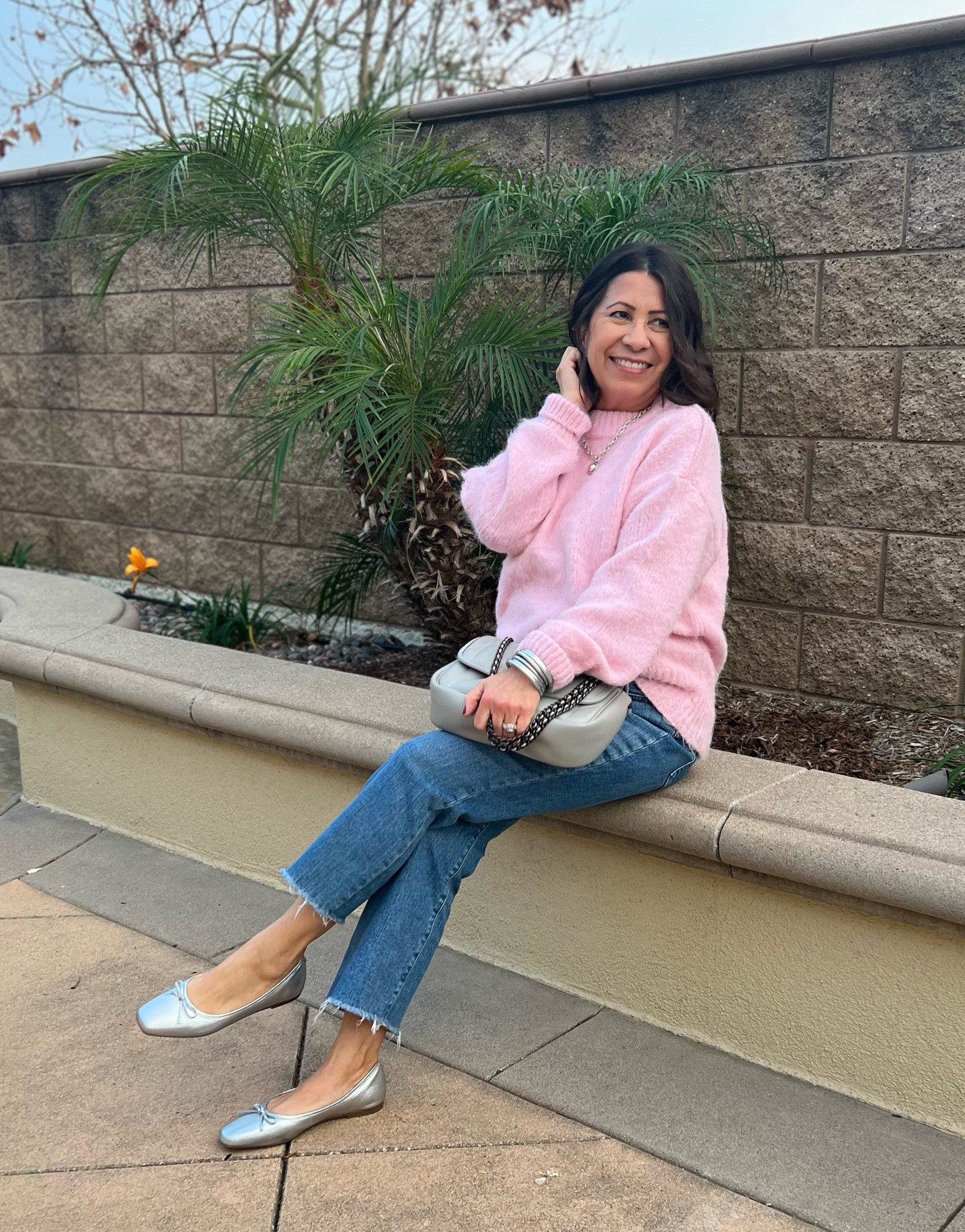Winter outfit idea 💗


 pink crewneck sweater | petite Madewell jeans | metallic silver flats | gray quilted shoulder bag | gray crossbody bag | silver BuDhaGirl all weather bangles | Marc Jacobs crossbody 



#LTKover40 #LTKstyletip #LTKSeasonal