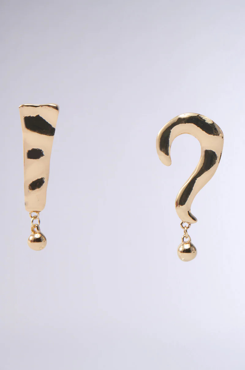 EXCUSE ME EARRING | AKIRA