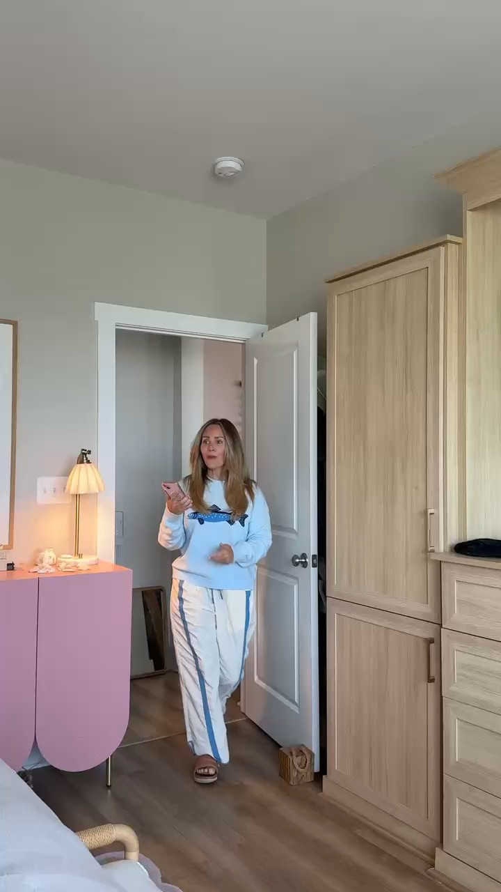 Okay but be honest… how many pairs of denim shorts did we all buy this weekend? 😅

This started as finding one good pair and somehow turned into a full-blown situation…

No regrets though because a good pair of shorts will carry you ALL summer 🙌

But I need to know—
did you team high rise, mid rise, or did I convince you to try something new? 👀

Drop your fave below ⬇️ and tell me if this series helped you find your pair

(and if you bought more than one… you’re safe here 🤝)

#denimshorts #summerstyle #abercrombiedenim #ltkstyle #momstyle #everydayoutfits