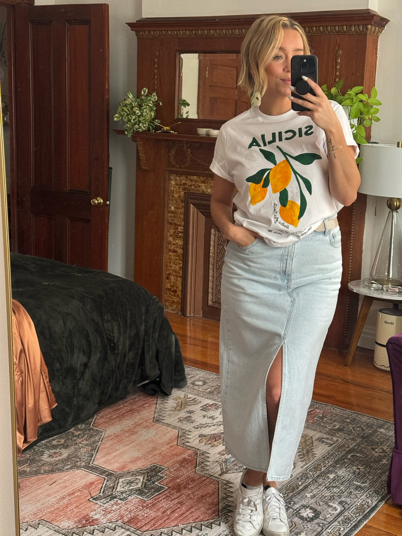 Abercrombie “light wash” denim skirt on sale $48. Pair it with a graphic tee for that “put together”summer look 😘

Summer outfit / work-from-home outfit / graphic tee / jean skirt outfit / oversized tee / denim skirt / summer casual

#LTKWorkwear #LTKFindsUnder50 #LTKStyleTip