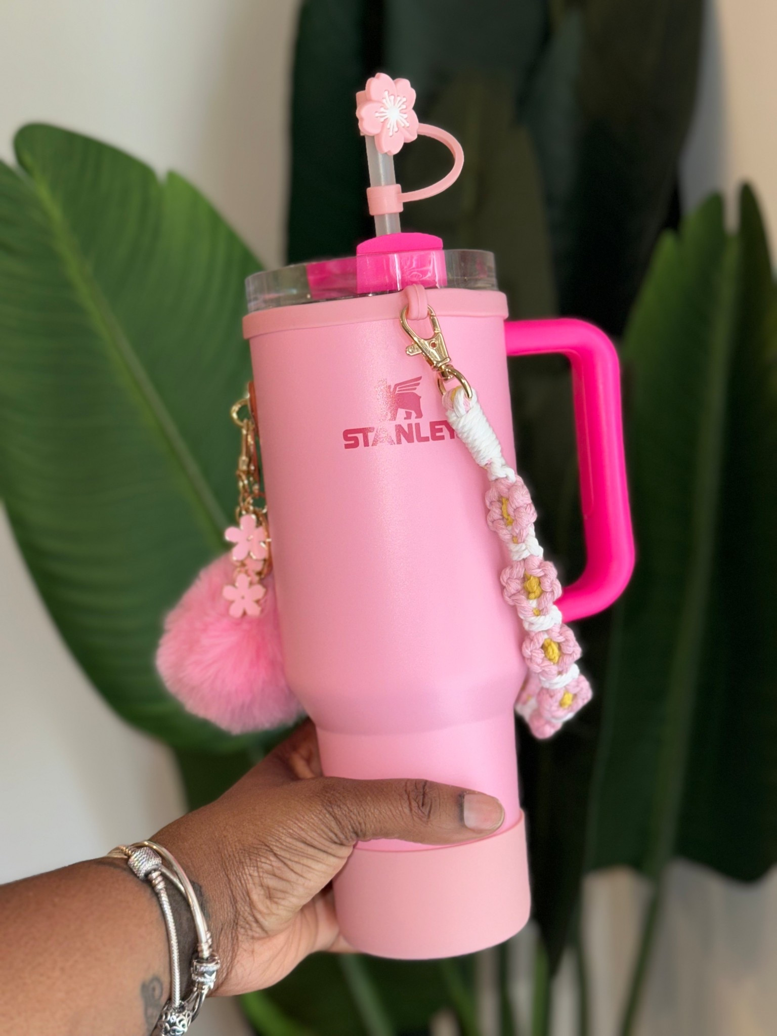 For my hydrated girlies! I tried to stay away from the hype for sooo long but my inner girly-girl was begging to be unleashed! 