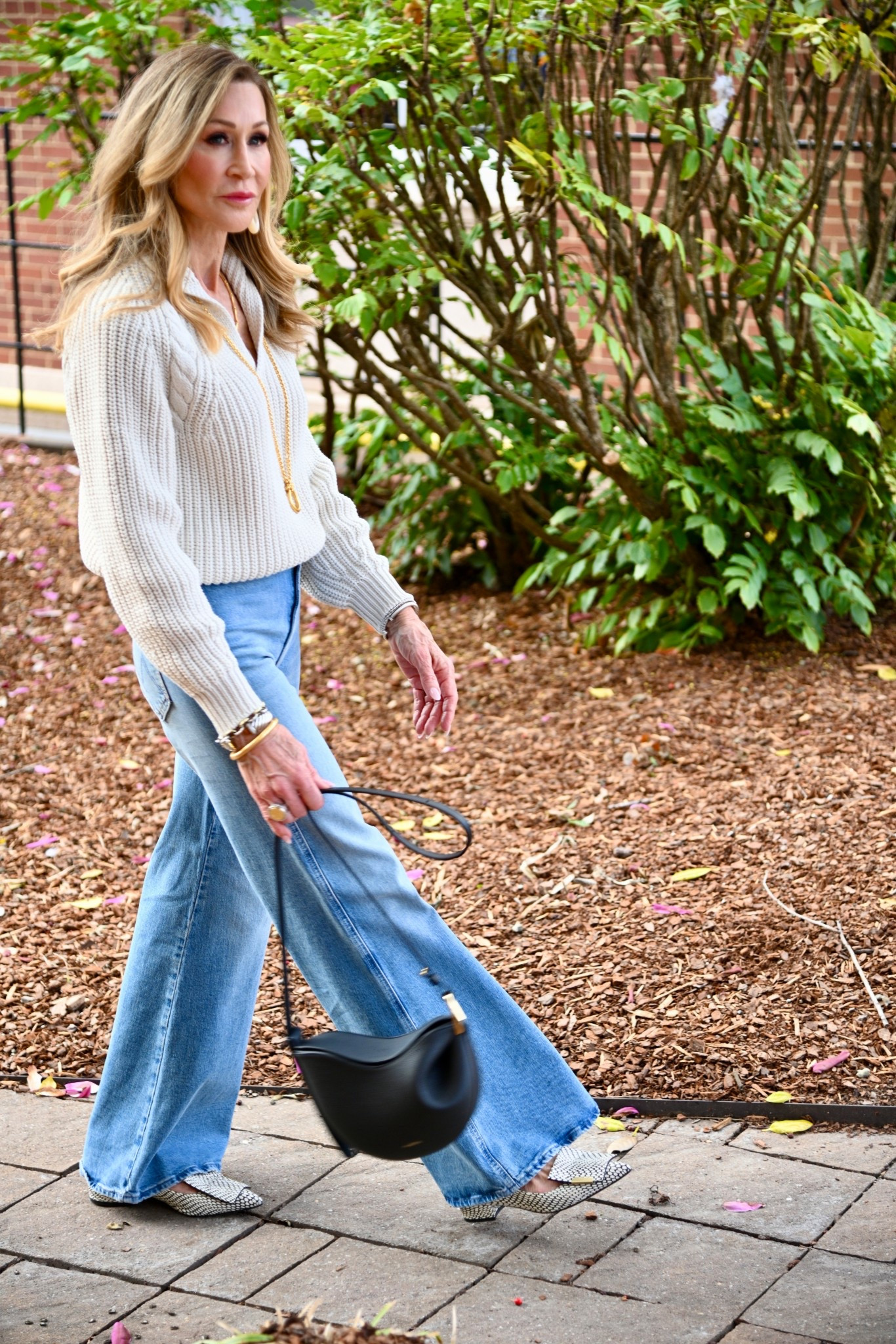 Closet essentials that you’ll wear all year long!!  Sweater from Brochu Walker, wide leg jeans, black bag and fabulous pumps from Bells & Becks and jewelry from Julie Vos!



#LTKSeasonal #LTKOver40 #LTKootd