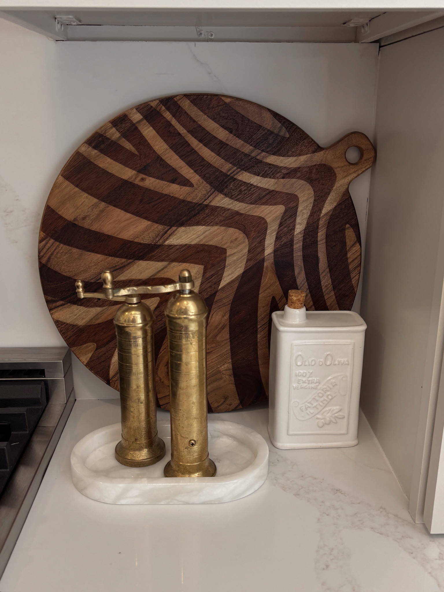 Little kitchen details I love 🤎





kitchen decor, kitchen styling, cutting board, wood cutting board, kitchen accessories, kitchen essentials, neutral kitchen, home decor, fall decor, sidneymarieduke 

 #LTKHome