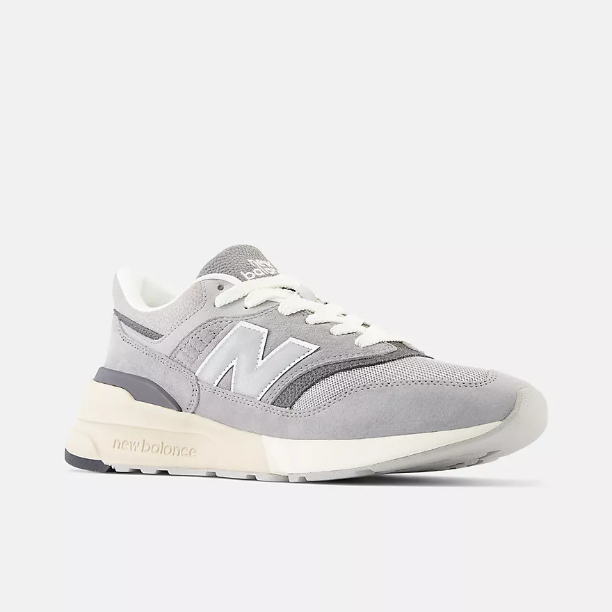 997R | New Balance Athletics, Inc.