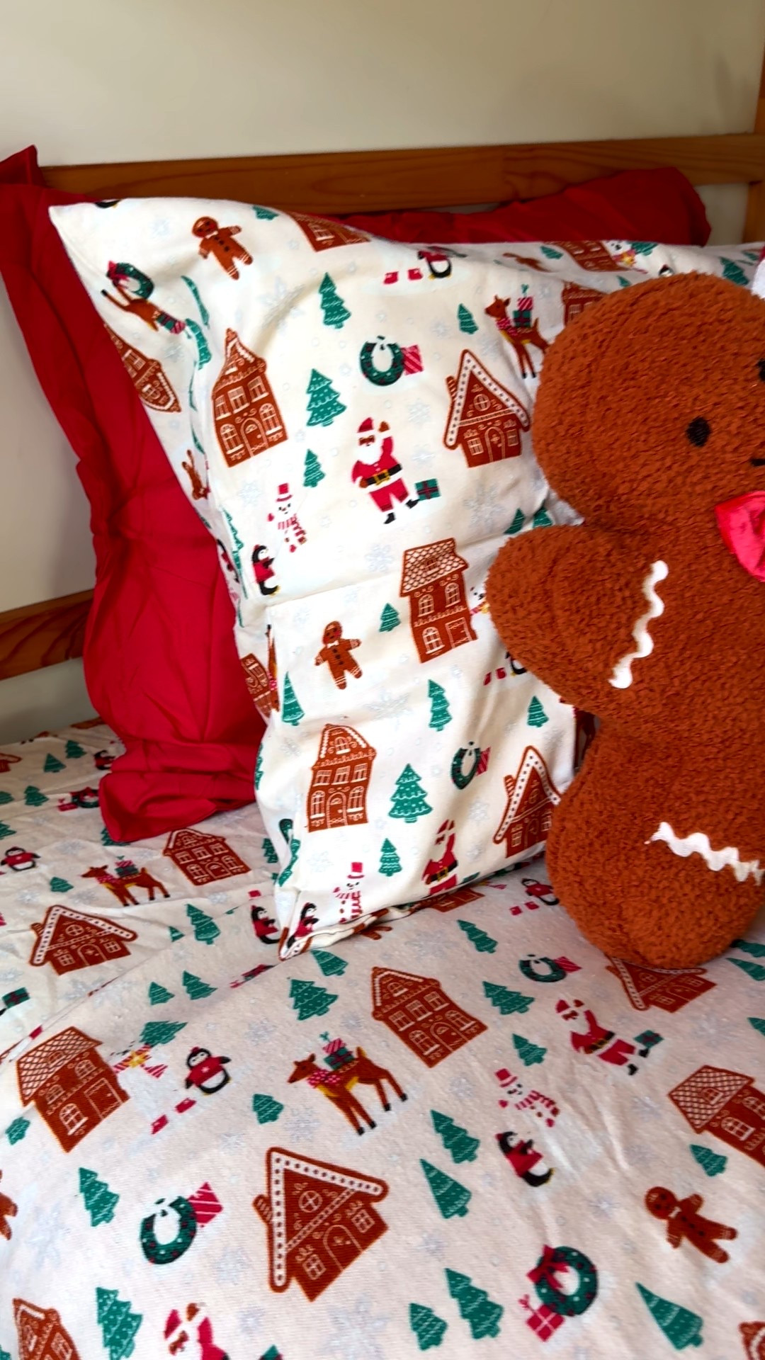 Holiday bedding refresh ✨ This gingerbread print set is so soft and so cute — perfect for creating a cozy, festive bedroom your kids will LOVE. Linked everything for easy shopping! 🎄🍪



#LTKKids #LTKHoliday #LTKHome