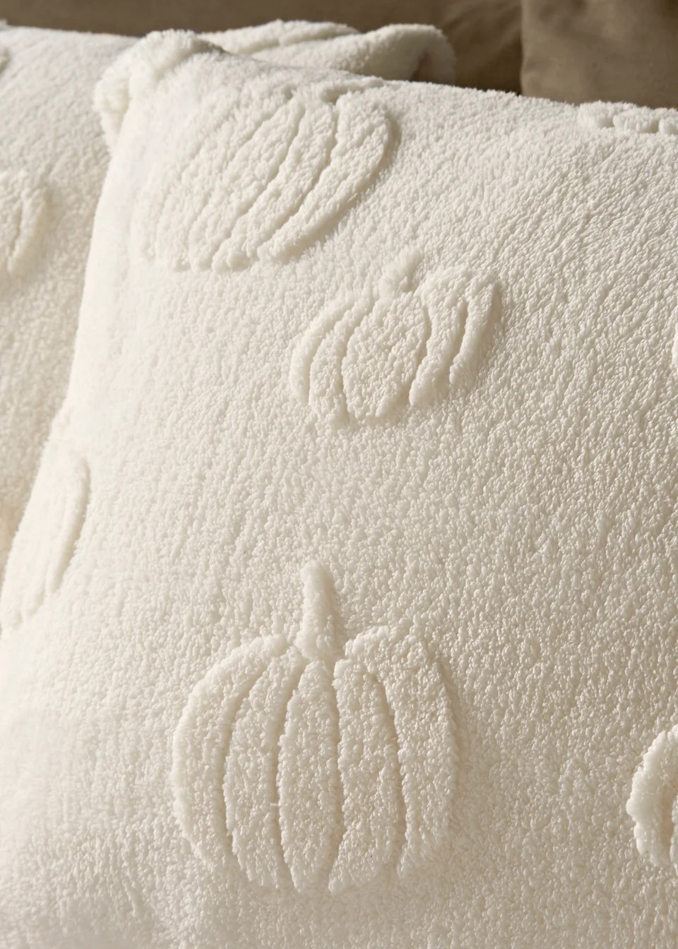 Cream Pumpkin Tuft Fleece Duvet Set | Matalan (UK)