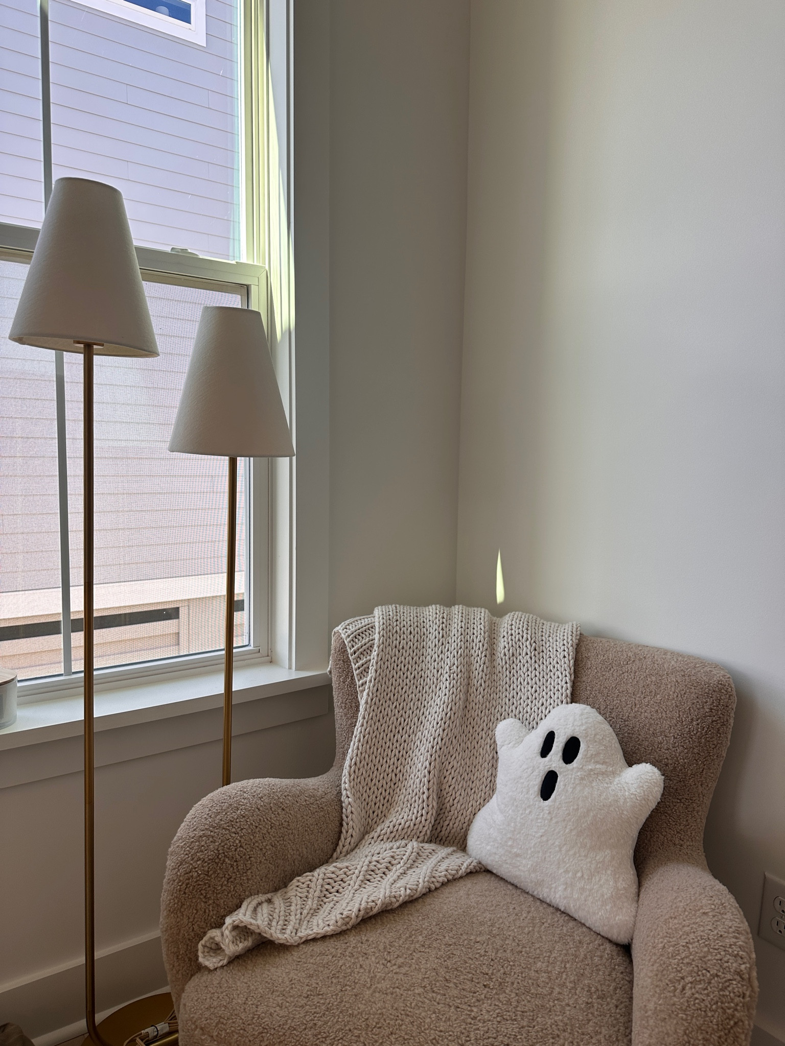 Coziest corner of the house 👻 

#LTKhome #LTKHalloween #LTKHoliday