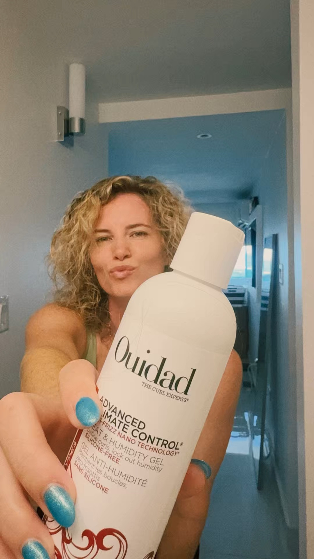 

I’m a busy mom who lives on an island with high-humidity. Frizz-Control with my big hair is a MUST. Especially because I wash it so much after my workouts ….. 🫠 

I tried this new gel and wow. I’m a fan. 👌🏻
No frizz. No crunch. And the volume is on point. 
This allows me to rock my hair naturally……all day looking like this!  💁🏼‍♀️

❌ Free from silicones, parabens, sulfates, mineral oil, phthalates. 

**Immediately adds Ouidad to her hair-routine **
Advanced Climate Control® Heat & Humidity Gel 
🔅 Use Code 30OFF for your first purchase. 

@Ouidad #Ouidad #TheCurlExperts #ad 


