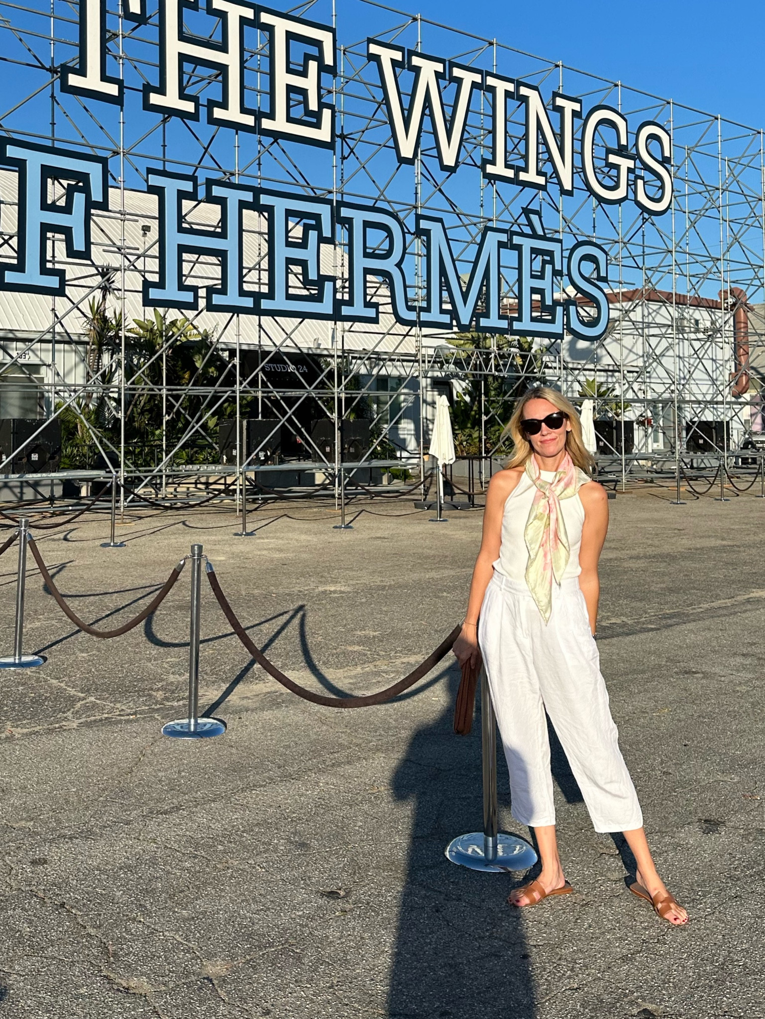 Summer whites on the wings of Hermès. 

#LTKSeasonal #LTKitbag #LTKstyletip