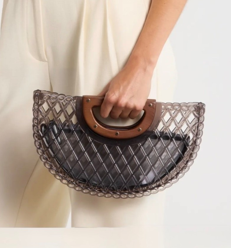 Solandra Jelly Clutch
Dolce Vita

A nostalgic jelly exterior and half-moon profile distinguish a trend-savvy clutch featuring a removable mesh pouch for easy organization while on the go

#LTKSeasonal #LTKTravel #LTKWorkwear