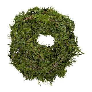 25 ft. Fresh Cut Live Cedar Garland (1-Pack) | The Home Depot