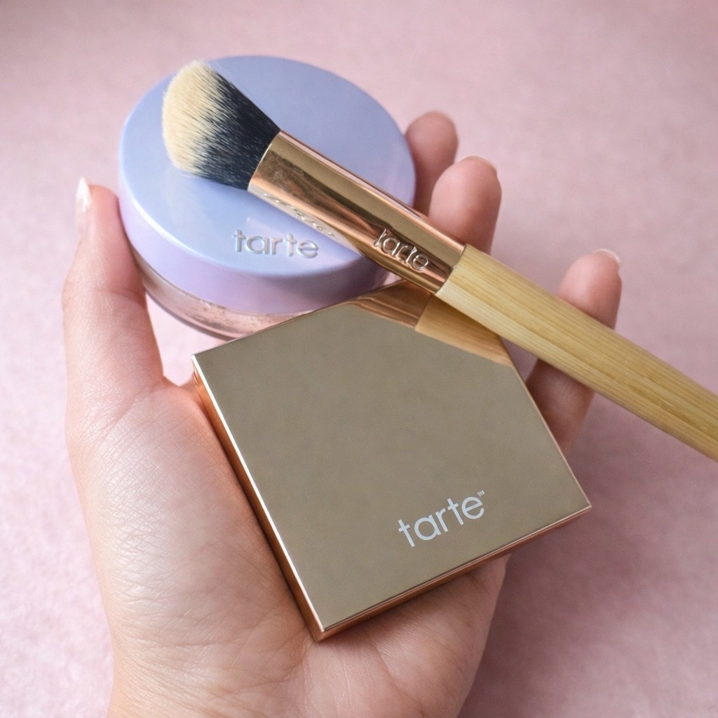 POV: You finally find a base combo that actually works 👀
✔️ Brightens
✔️ Covers
✔️ Sets without creasing

Tarte CC Color Corrector + Creaseless Setting Powder = chef’s kiss 💋

#tartebeauty #makeuptransformation #ugccontent #beautycreator #makeupreview #fullcoverage


#LTKselfcare #LTKBeauty #LTKmomlife