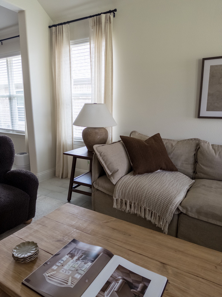 Neutral warm living room inspo


living room, neutral living room, rustic modern living room, living room finds 

 

#LTKHome #LTKStyleTip