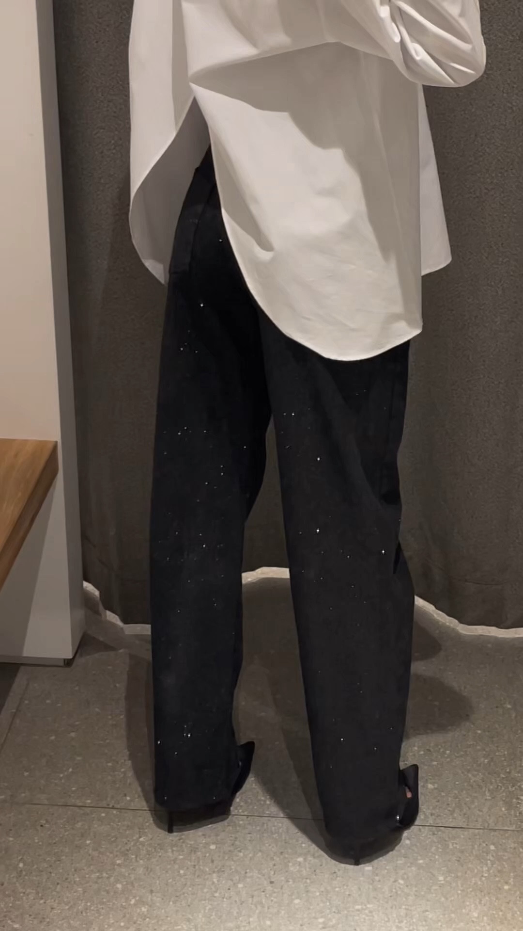 Shiny and rhinestone jeans for holiday party season ✨ I’m wearing the shiny jeans in size 36 and rhinestone jeans in size 34

#LTKfestive #LTKjeans #LTKpartywear