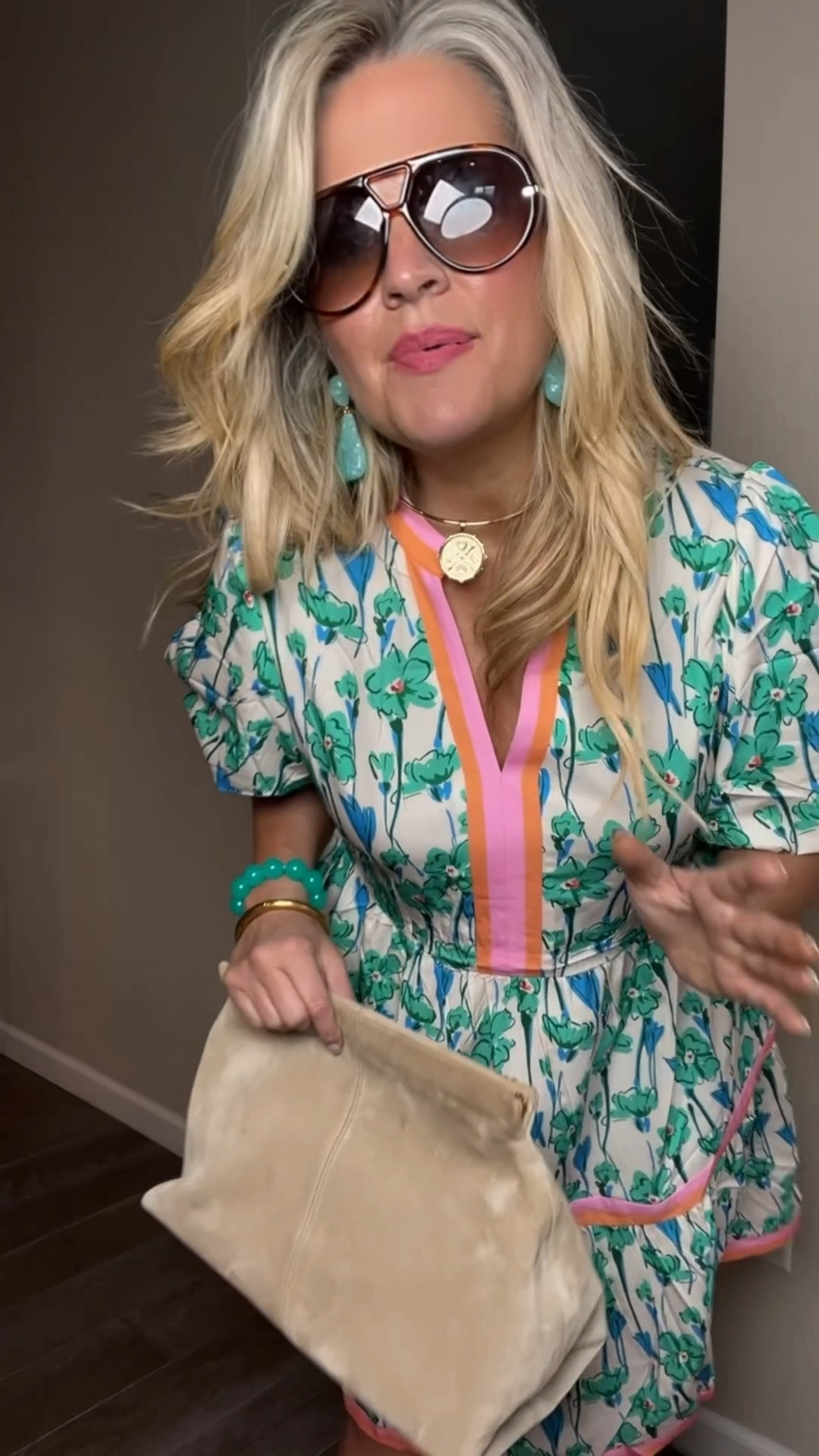  ✨Tap the bell, save and ❤️ for over 40 fashion, midlife style, midsize fashion and luxury looks for less. 

⬇️Sizing information: large (size up if in between sizes.)

It’s not your body… it’s the strategy.

The anti-pooch formula is simple:

✔️ Lift (structure up top)
✔️ Release (no cling through the middle)
✔️ Lengthen (clean, vertical lines)

That’s how outfits start working with you instead of against you.

Not tighter.
Not oversized.
Just intentional.

Save this for the next time nothing feels right 🤍
👯‍♀️ Share with someone who needs this too

Helping you look good, feel good
Lindsey

#over40style #midlifefashion #midsizefashion #bellyfriendly #confidenceover40 #genxstyle #styleover40 #effortlessstyle #polishedcomfort

#LTKMidsize #LTKPlusSize #LTKOver40