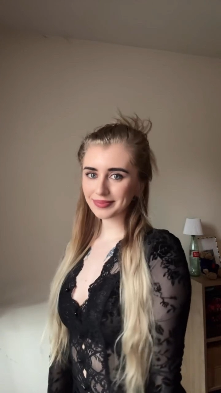 fit check 🖤🦴📻
#grungeasthetic #outfittransition #grungeoutfit #altfashion #altgirl

#LTKootd #LTKPetite #LTKgrwm