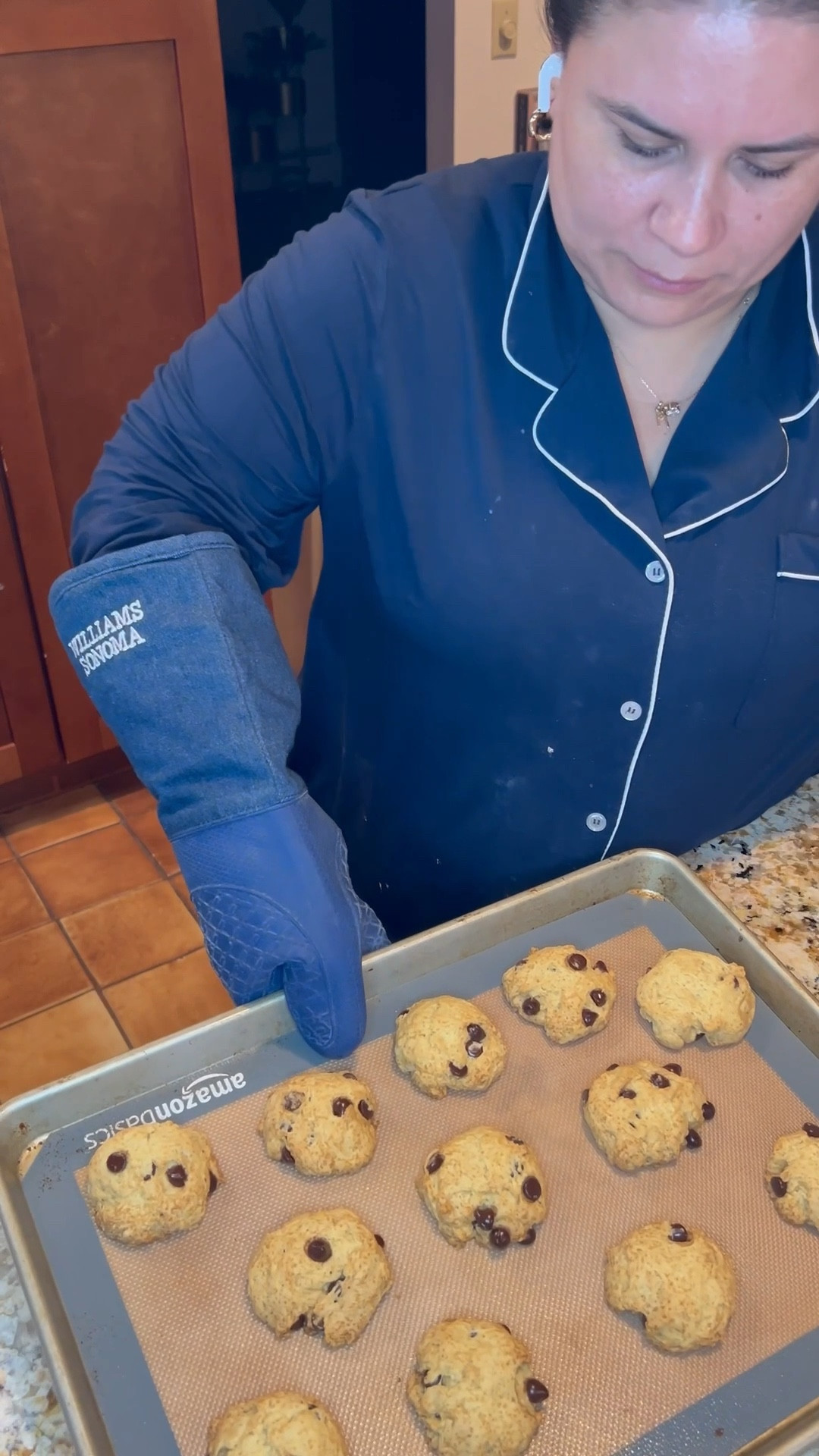 Better-for-you chocolate chip cookies that still taste like REAL cookies 🍪✨

I love having easy school snacks ready for the week, and these are made without processed sugar but still soft, chewy, and kid approved. Perfect for busy moms who want simple swaps without sacrificing treats.

I linked the ingredients + kitchen tools I use to make these super quick and easy 💛

Comment COOKIES on my reel if you want the full recipe!

#LTKfoodie #LTKmomlife #LTKValentine