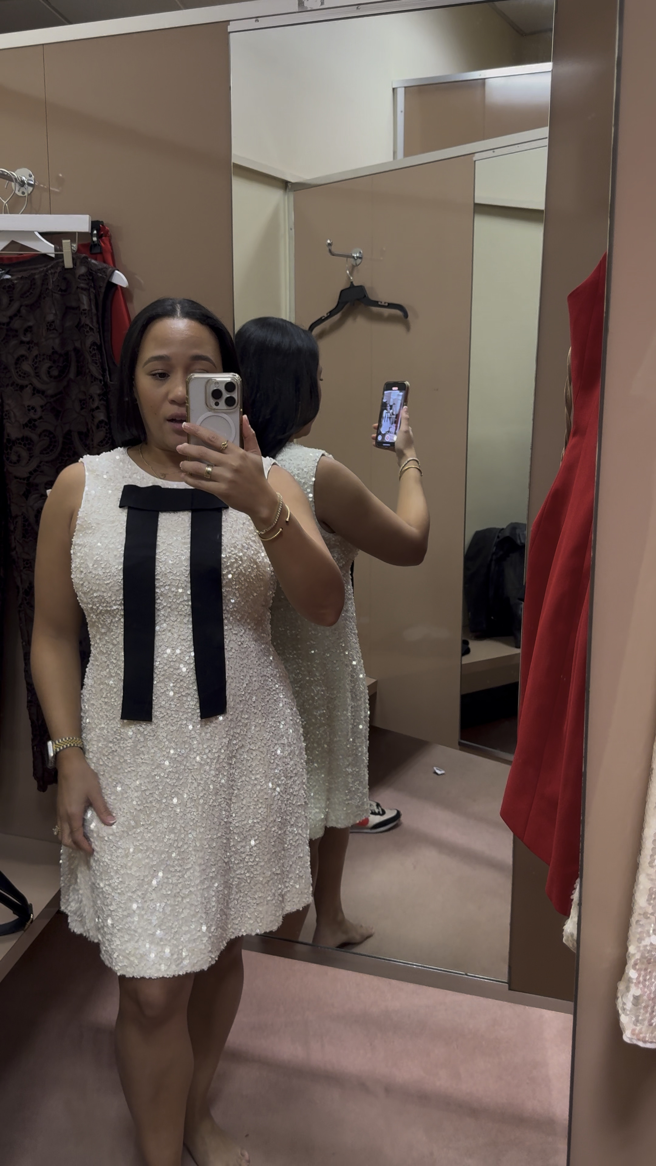 Sparkle winter White 

#LTKHoliday #LTKStyleTip #LTKSeasonal