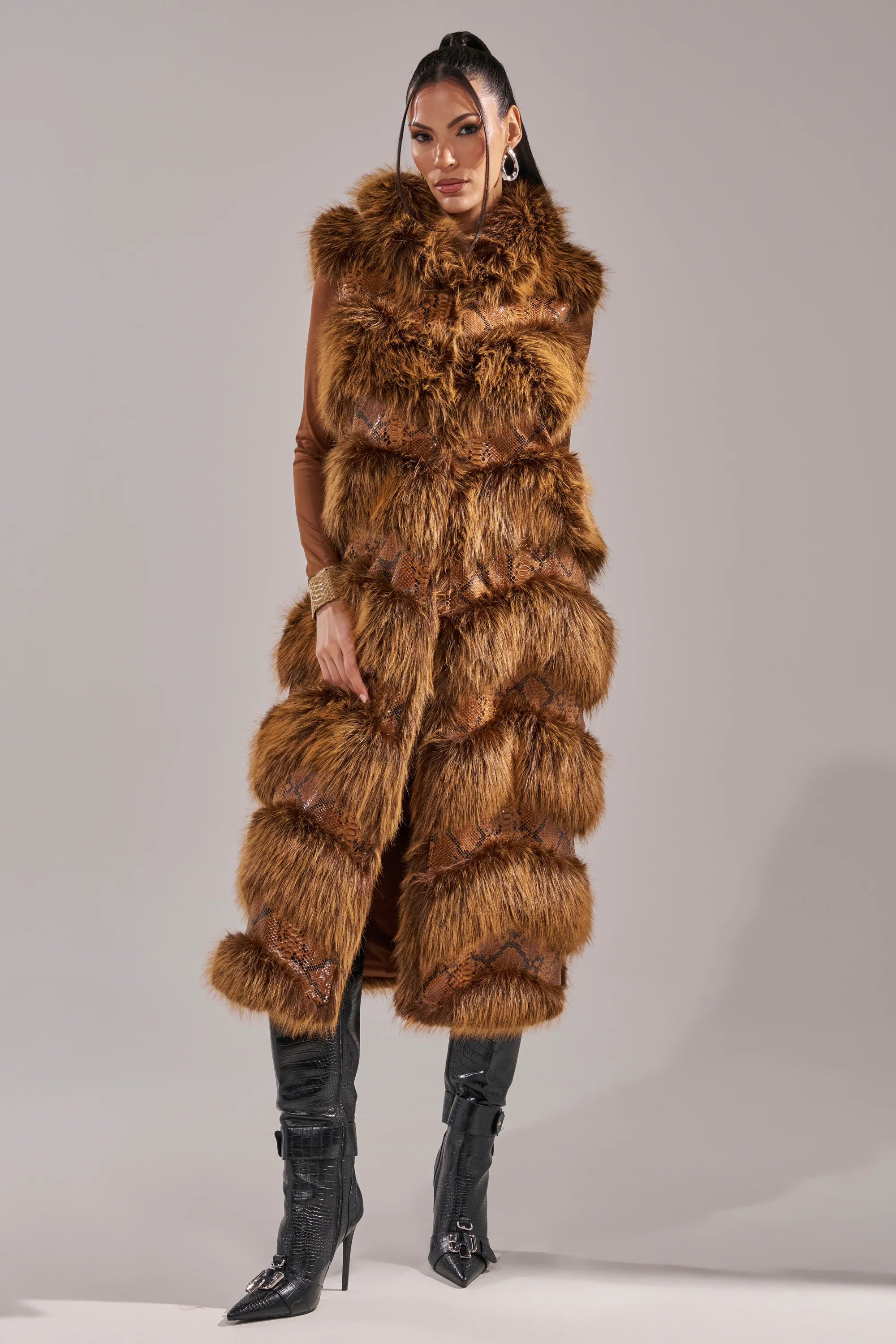 GOOD OMEN FUR TRIM VEST | AKIRA