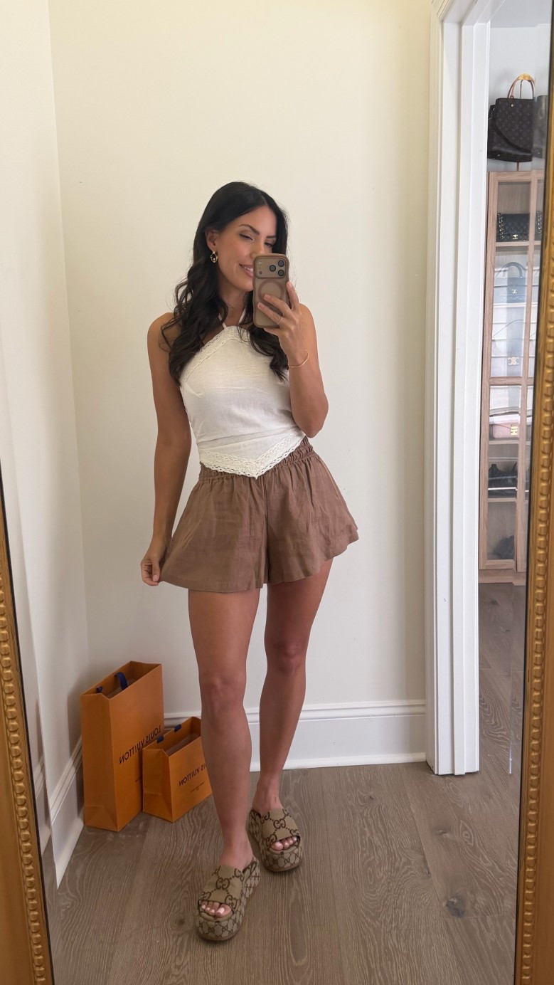 Casual summer outfit. Linen shorts. 
Top -xs 
Shorts - xs, Color - wild mushroom 