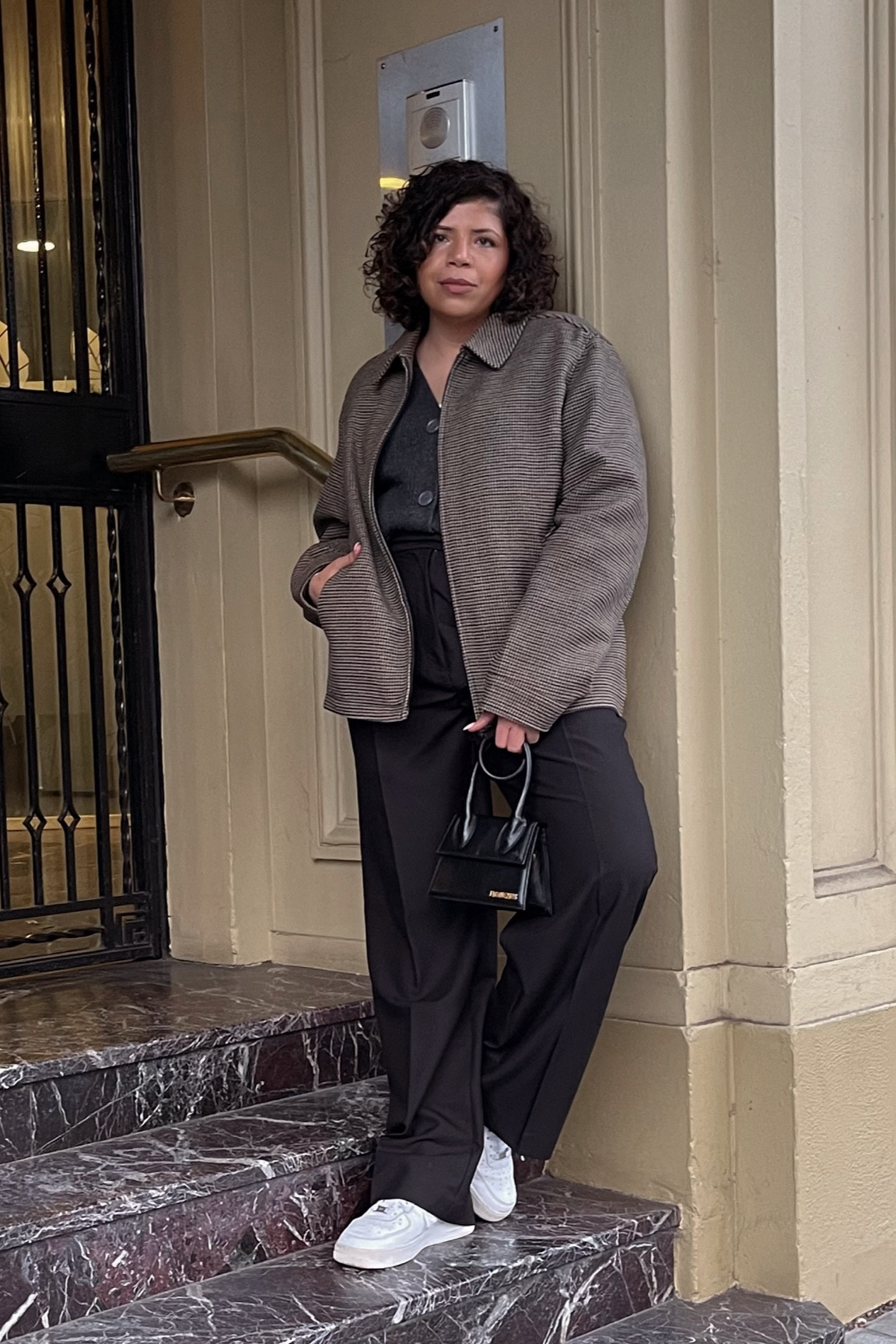 Borrowed dads jacket and it now happily lives in my wardrobe 👀
Jacket is Uniqlo, knit is cos, pants are Zara, shoes are Nike and bag is jacquemus.



#LTKmodest #LTKmidsize #LTKautumn