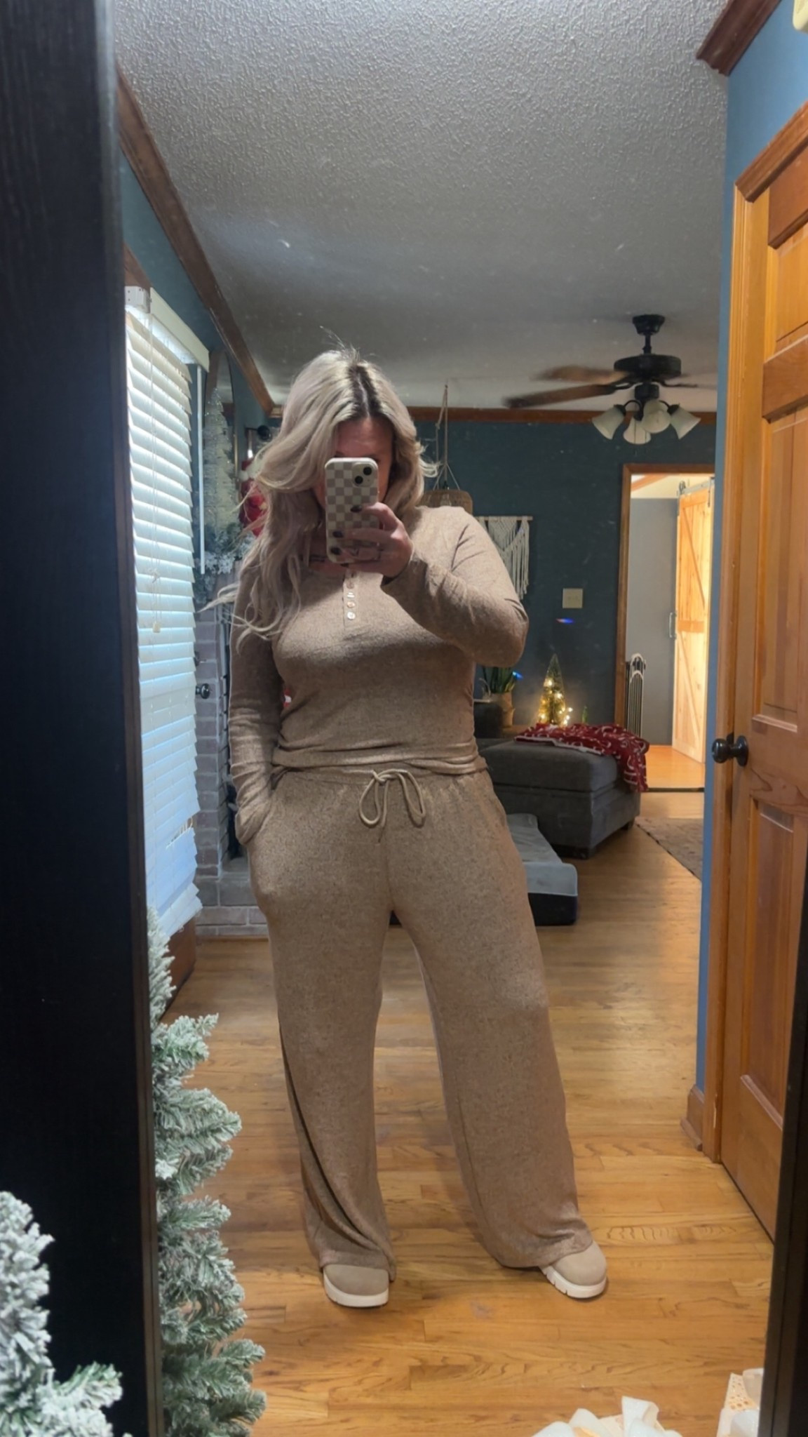 Two piece set!
Size: Large


#LTKMidsize #LTKFindsUnder50 #LTKStyleTip