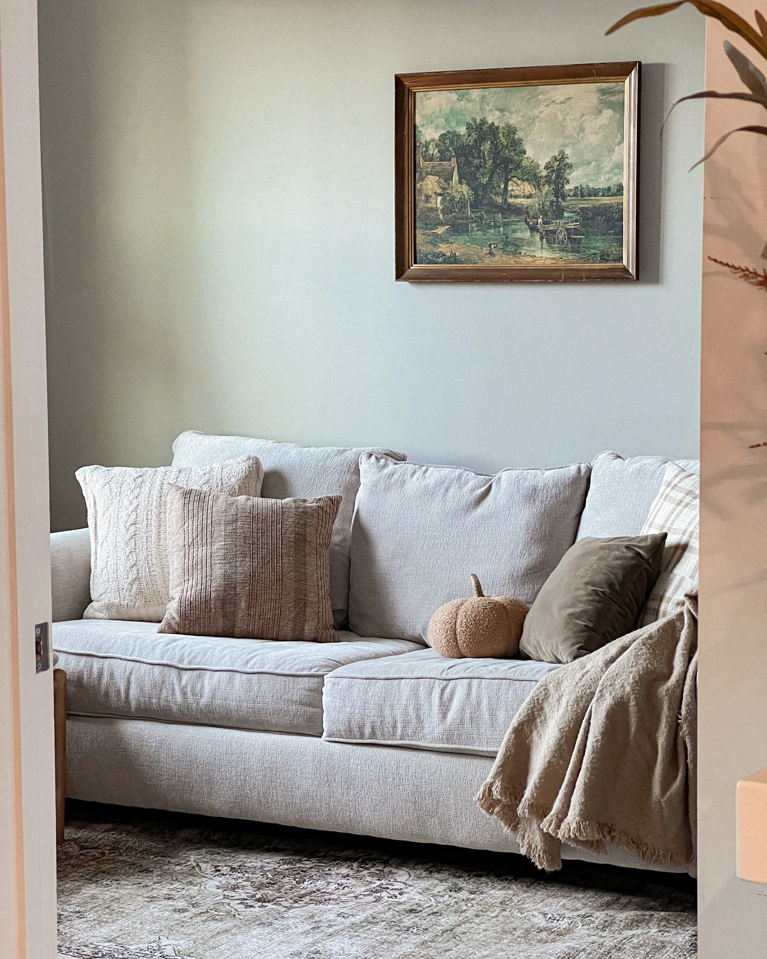 We put up the painting from Monday’s thrift haul and I think it fits perfectly in this space with the new green rug 🥰 I want to add some darker pillows for a moody fall vibe but for now the pumpkin will do 😏 

#thriftedhome #neutralhome #neutralhomedecor #homedecoronabudget #budgethomedecor #moderncottage #rustichome #vintagedecor #falldecor #pumpkinpillow #guestroom

#LTKhome #LTKSeasonal