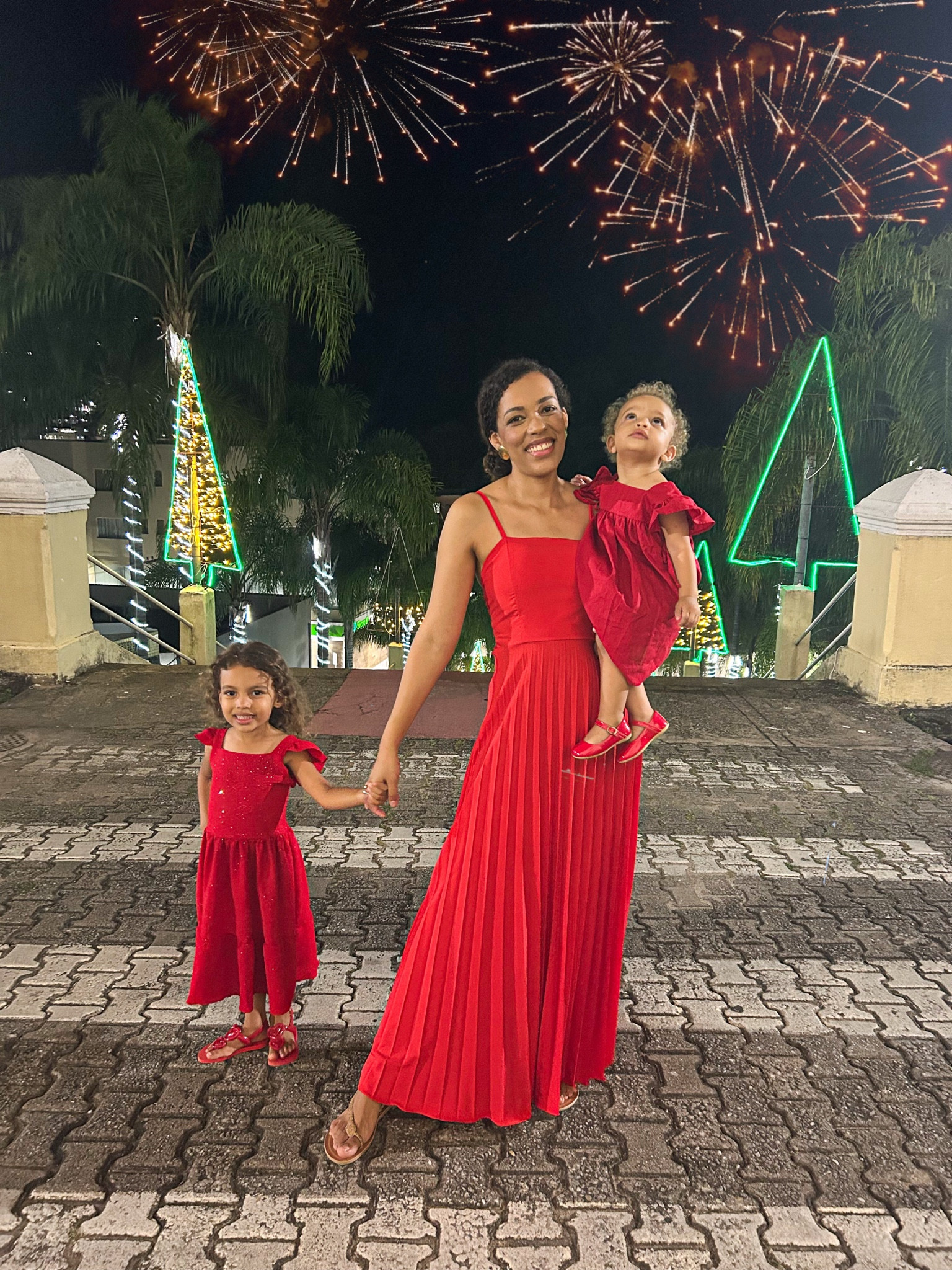 Feliz Ano Novo. 🥂

Que JESUS esteja nos guiando em cada passo. Que 2025 seja mais abençoado que 2024. Que a dor dos que não continuam conosco, seja substituída por boas lembranças. Que a gente saiba dar mais valor ao que importa, que são as pessoas que amamos. Que a saúde, a paz e o amor sempre nos encontre. ❤️ 

Nunca se esqueça, que quem faz o ano ser feliz É VOCÊ e sua fé. 🙏🏽

#anonovo #felizanonovo #réveillon #2025 #riodejaneiro #pirai #voltaredonda #barramansa #fogosdeartificio #viradadeano #copacabana

#LTKbeleza #LTKbrasil #LTKroupadefesta