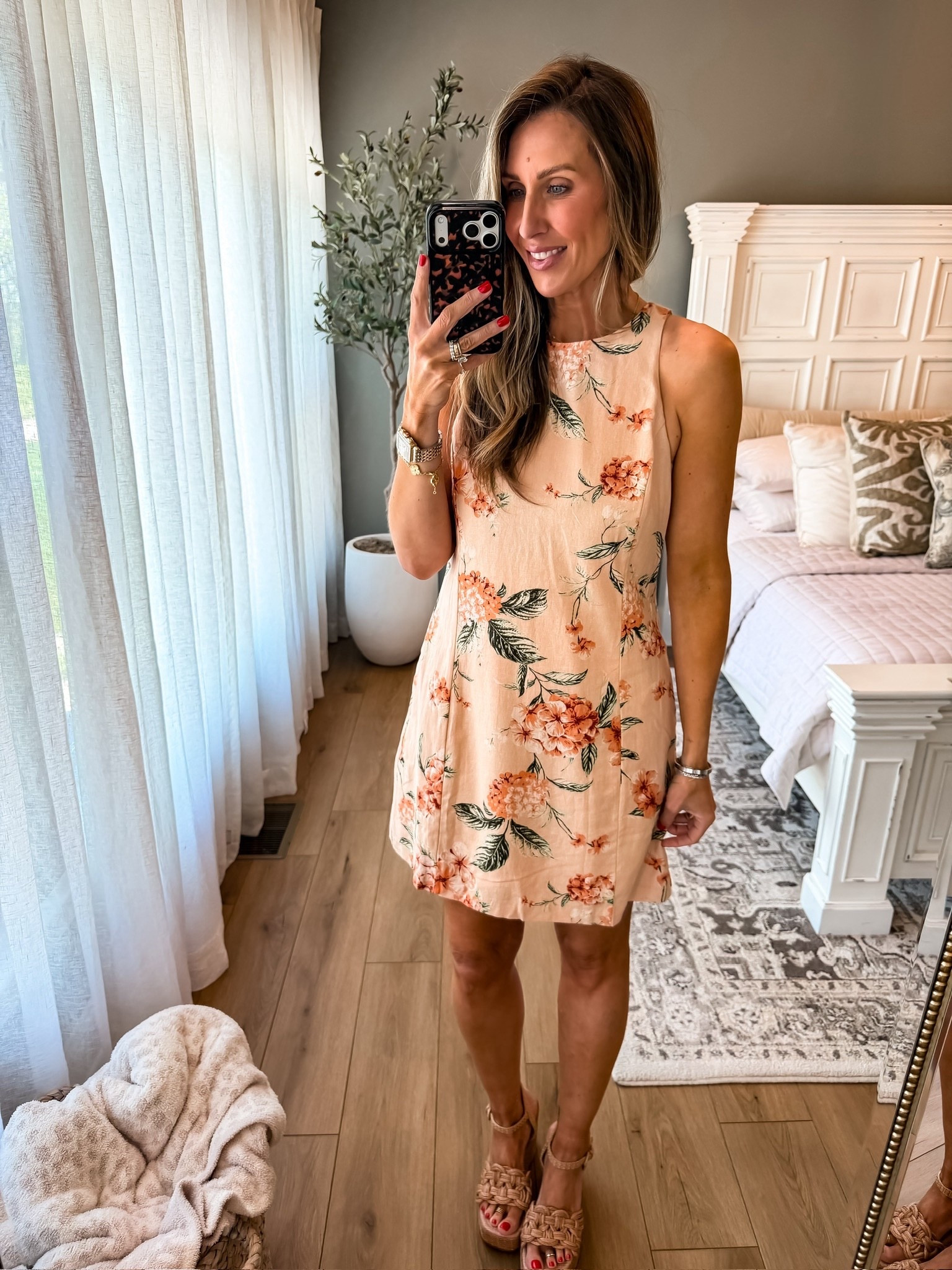 Such a soft, pretty summer dress. The peachy floral is so flattering and I love the easy, swingy fit. It’s one of those pieces you can throw on and instantly feel put together

Size M

peach floral dress, summer outfit, casual dress, easy everyday style, feminine summer look, themominstyle 

#LTKootd #LTKMothersDay #LTKSeasonal