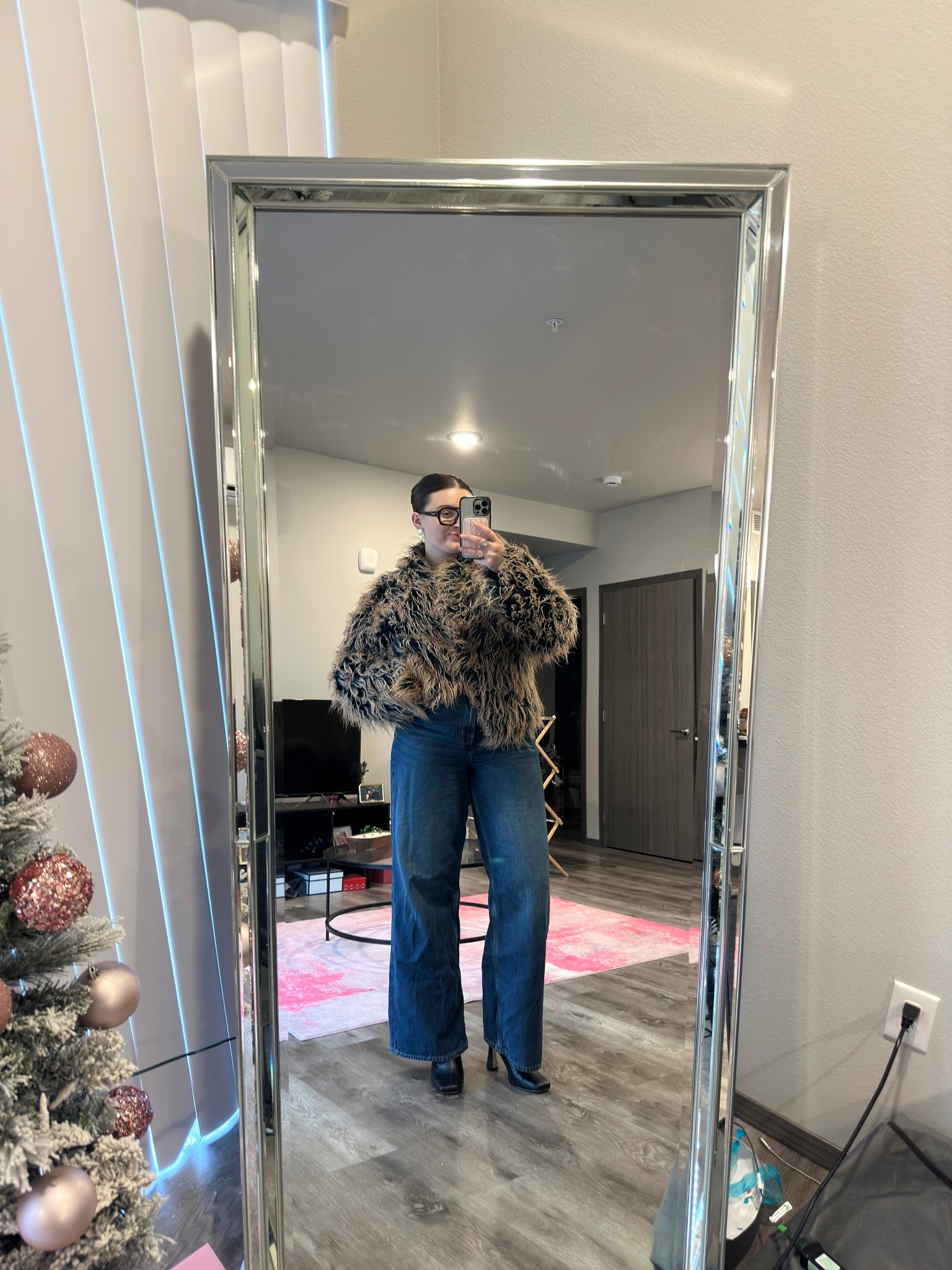 What I wore to my meeting yesterday! Loving fur and denim this time of year 🤩

I’m wearing a L jacket, size 31 jeans and size 9 boots 

#LTKMidsize #LTKootd #LTKWorkwear