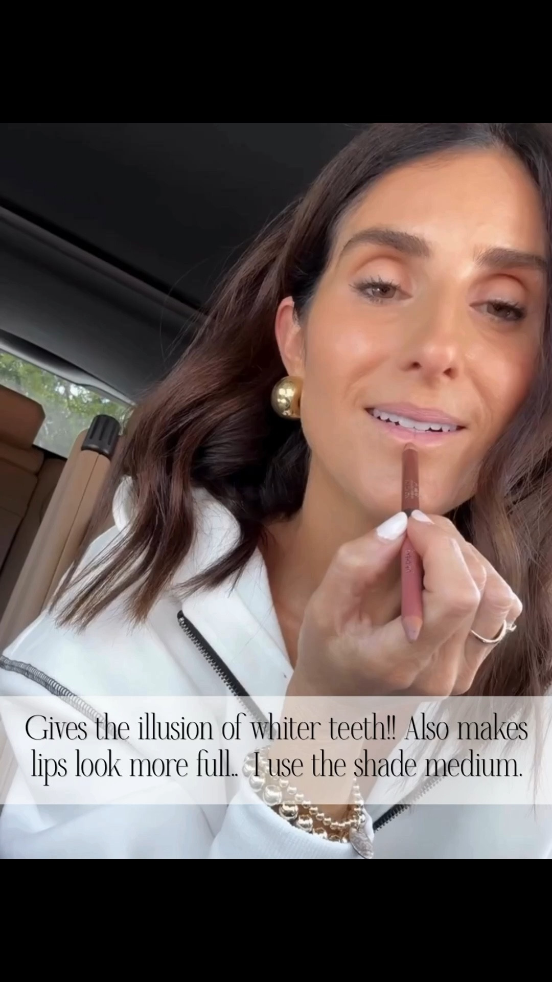 In my 40s… even when I’m a mess I still do these ❤️🙌🏼
Lip combo: medium 
Foundation: neutral tan 
#beautyfavorite #beautymusthave #stylinbyaylin 

#LTKOver40 #LTKBeauty #LTKselfcare