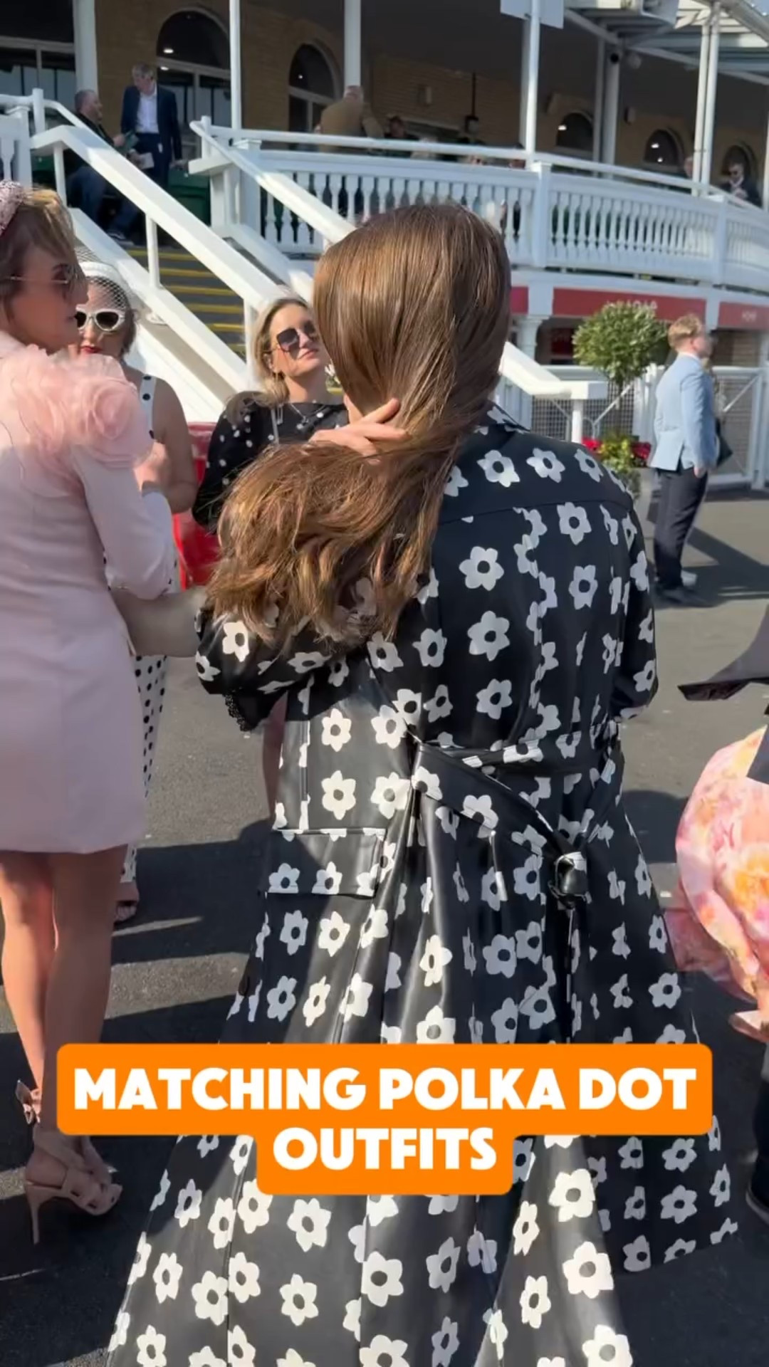 This group of ladies looked gorgeous on Day 1 of Aintree 

#RacedayTV