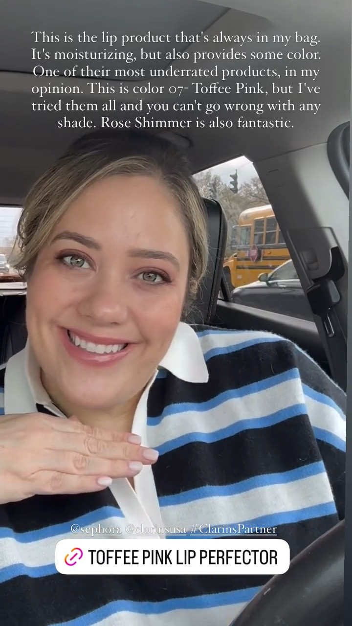 @sephora @clarinsusa #ClarinsPartner This is the lip product that's always in my bag. It's moisturizing, but also provides some color. One of their most underrated products, in my opinion. This is color 07- Toffee Pink, but I've tried them all and you can't go wrong with any shade. Rose Shimmer is also fantastic.