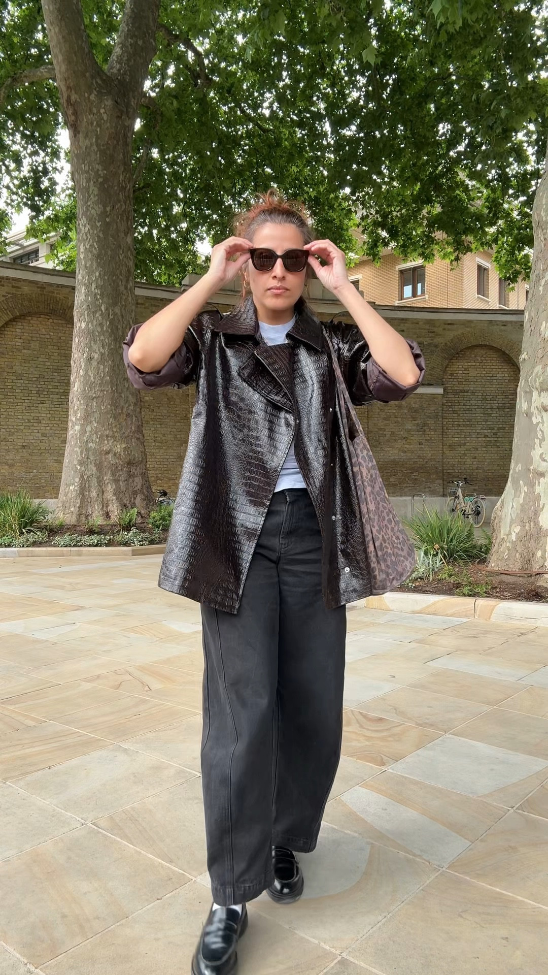 Faux croc jacket #asos
Fitted waistband tee #asos
Leopard print tote #asos
Barrel leg jeans #shopcider
Loafers #hm