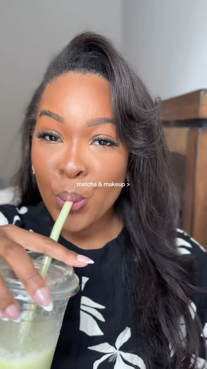 *disclaimer* that first song gives off 90’s vibes but was made in this decade for sure 🫠😅

Cinnabon Matcha Latte: here is my fall, warm and cozy matcha latte with a sweet, spiced flavor of cinnamon. Perfect if you love the comforting taste of a cinnamon roll combined with the earthy notes of matcha.🍵 ✨🩷

Ingredients:
-1 teaspoon matcha green tea powder
-2 tablespoons hot water
-1 cup (240ml) steamed @chobani Cinnamon milk 
-1 tablespoon cinnamon syrup (or 1/2 teaspoon ground cinnamon + 1 tablespoon honey) -best when heated 
-Whipped cream (optional)
-Cinnamon sugar & cinnamon powder for garnish

-

Foundation: @itcosmetics 
Let’s make it a fabulous week in Jesus name!🫶🏽

#matchalovers #fitnessinspiration #sundayvibes #dallasinfluencer #sephora #wellnessjourney