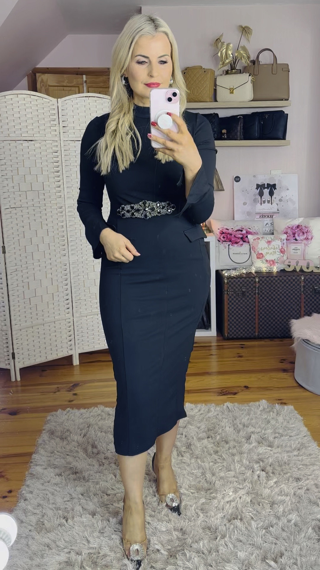 Last of the holidays… New Years Day Style 🥂 
Love a little black dress and I just added a little belt to dress this one up💋





•litte black dress • black dress • simple styling • elegant style • monochromatic style • how to wear • what to wear • style guide • accessories • ladies dresses •occasion dresses •dinner date style • slimming outfit •over 40 style help • affordable outfits • black heels 

#littleblackdress #lbd #littleblackdress #style #elegant #chic #ootd #dresses 

#LTKover40 #LTKfindsunder50 LTKFestiveSaleIE