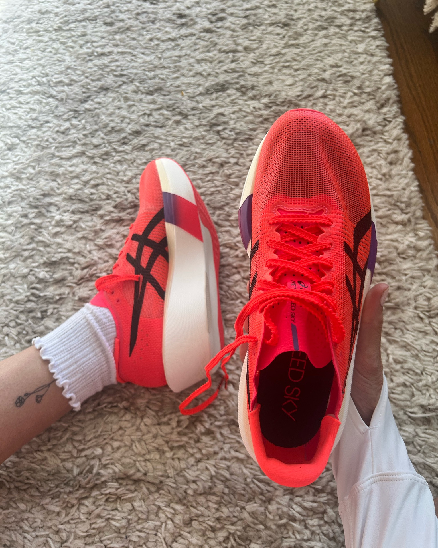 Lightweight, bouncy super foam w carbon plate in flash red 🔥 ASICS metaspeed sky tokyo

#LTKActive #LTKfitnessgoals