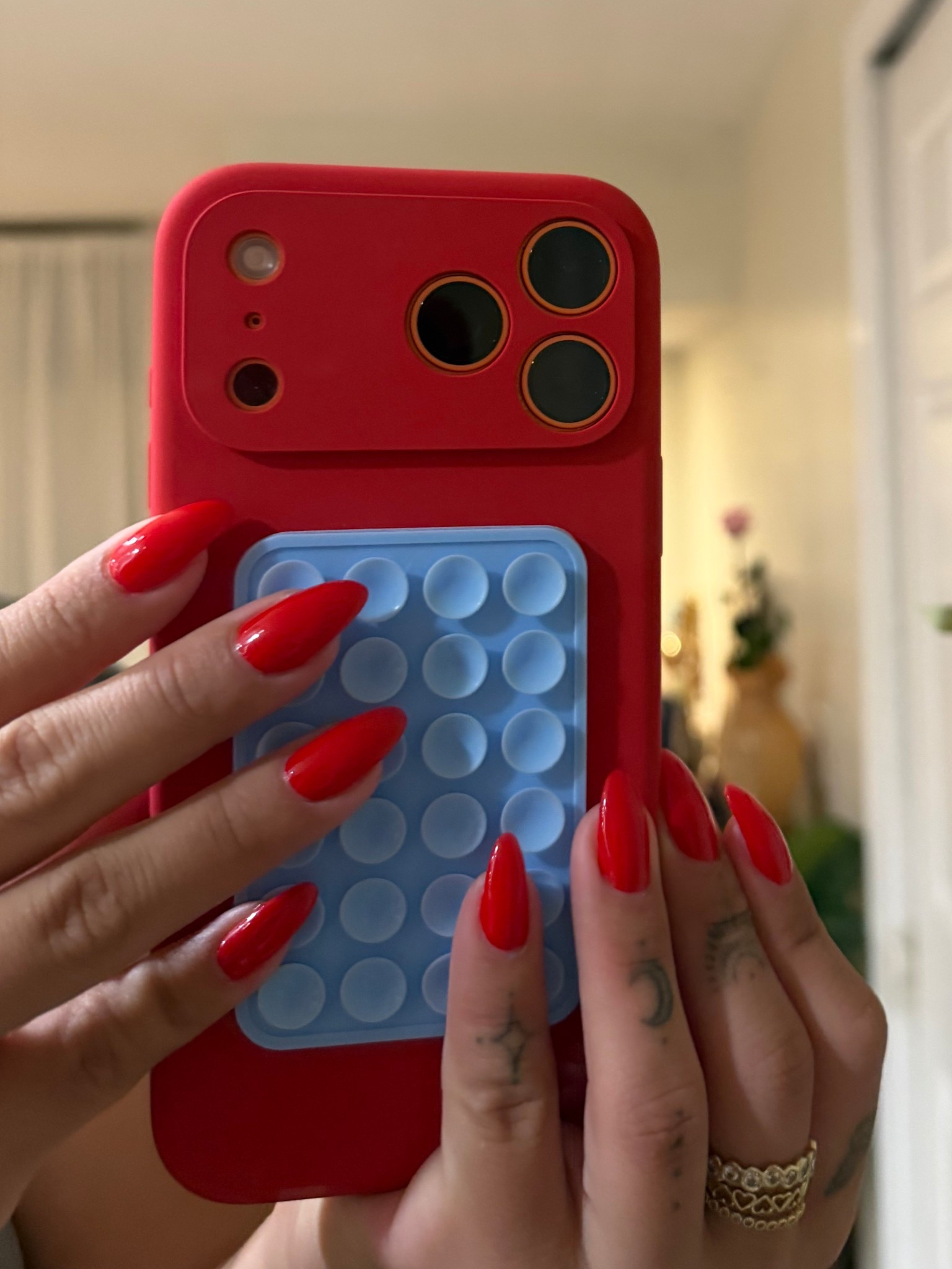 I literally change my phone case every other day 🙃🤸🏻‍♀️