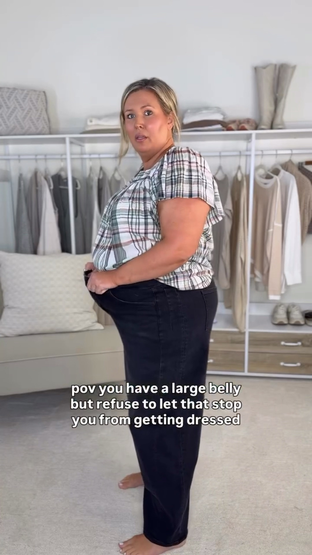 Wearing a 2X in the jeans and a 18/20 in the top! Plus size, outfit inspo, fall fashion, apron belly, mom life