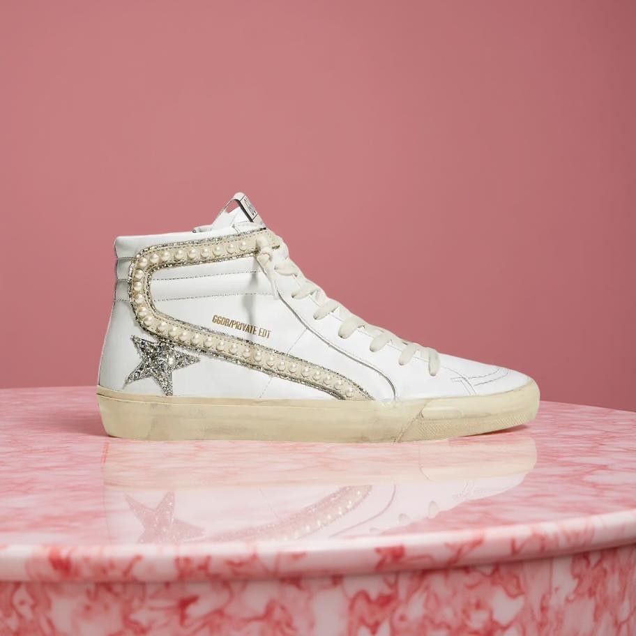 🔥 SOLD OUT + PRIVATE EDITION 🔥
Size 37 — $599
Brand new in box

This pearl-trimmed, glitter-star high-top is one of the most loved GGDB Private Edit styles. 

Comment SOLD and DM me to purchase! 

#goldengoose #ggdb #gg #ggdbsneakers #luxurysneakers #goldengoosegang #gifts