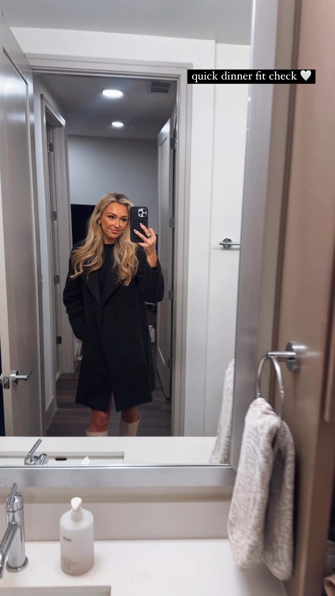 the perfect long sleeve black dress for winter date night! 🖤 