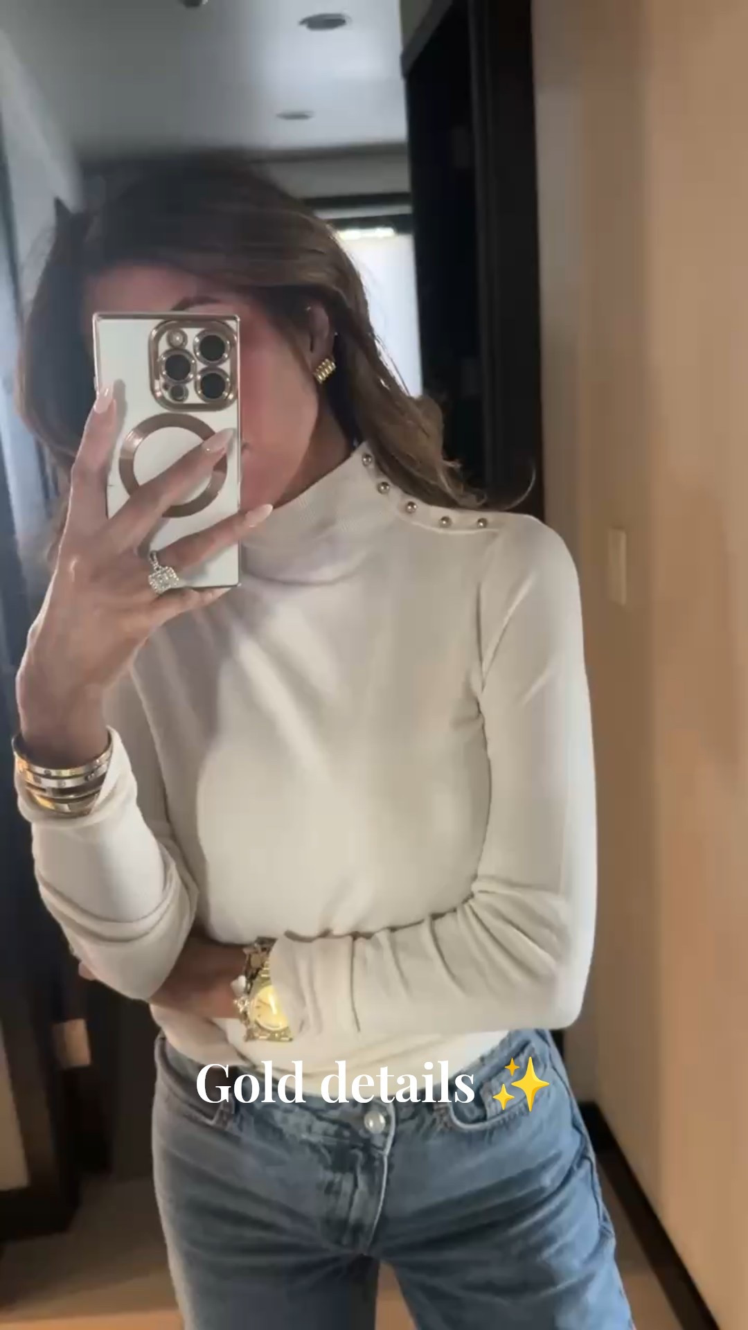 I am wearing a size small in this gold detailed turtleneck! 

Fall fashion, Fall outfits, Fall outfit inspo, Family photo outfits, Uggs, Boots, Barrel Jeans, Aspen, Fall, Emily Ann Gemma

#LTKSeasonal #LTKStyleTip #LTKBeauty