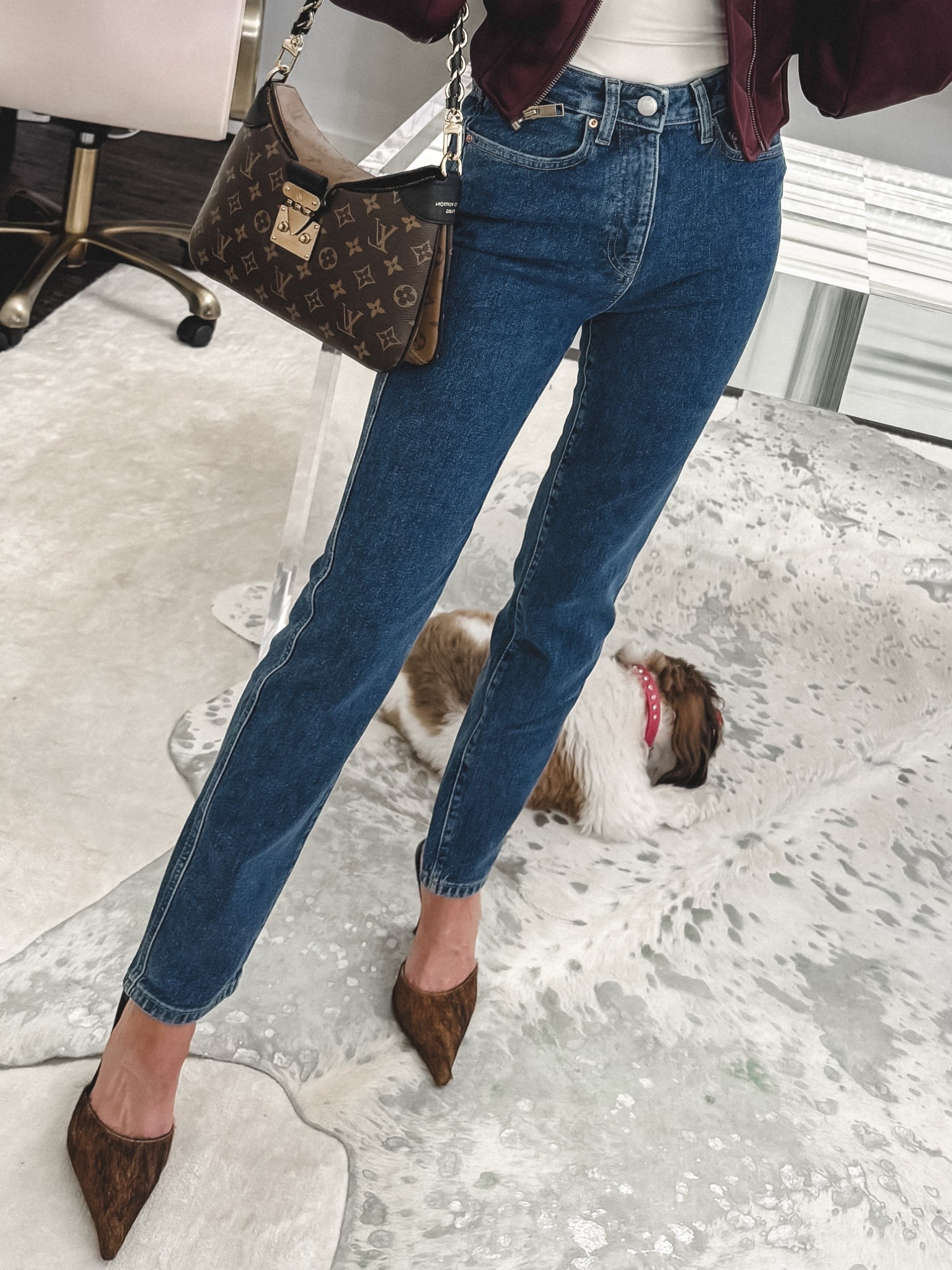 
One of the hottest denim trends of 2026 is also (in my opinion) one of the most slimming… and it’s the cigarette jean. ✨✨✨

I just got this pair from DL1961 and I’m obsessed. The rise is perfection, the wash looks super luxe (that perfect dark-to-medium denim), and the back pockets are placed exactly where you want them for the most flattering fit.

They hit right at the ankle bone (or slightly below) which is exactly how a cigarette jean should fit. And yes—they have stretch, so they’re comfortable… but still give that snatched, sleek leg look.

Trust me, these are about to become your new go-to jeans. 🙌

They run true to size—I’m wearing a size 24 and highly recommend!

#LTKgrwm #LTKOver40 #LTKootd