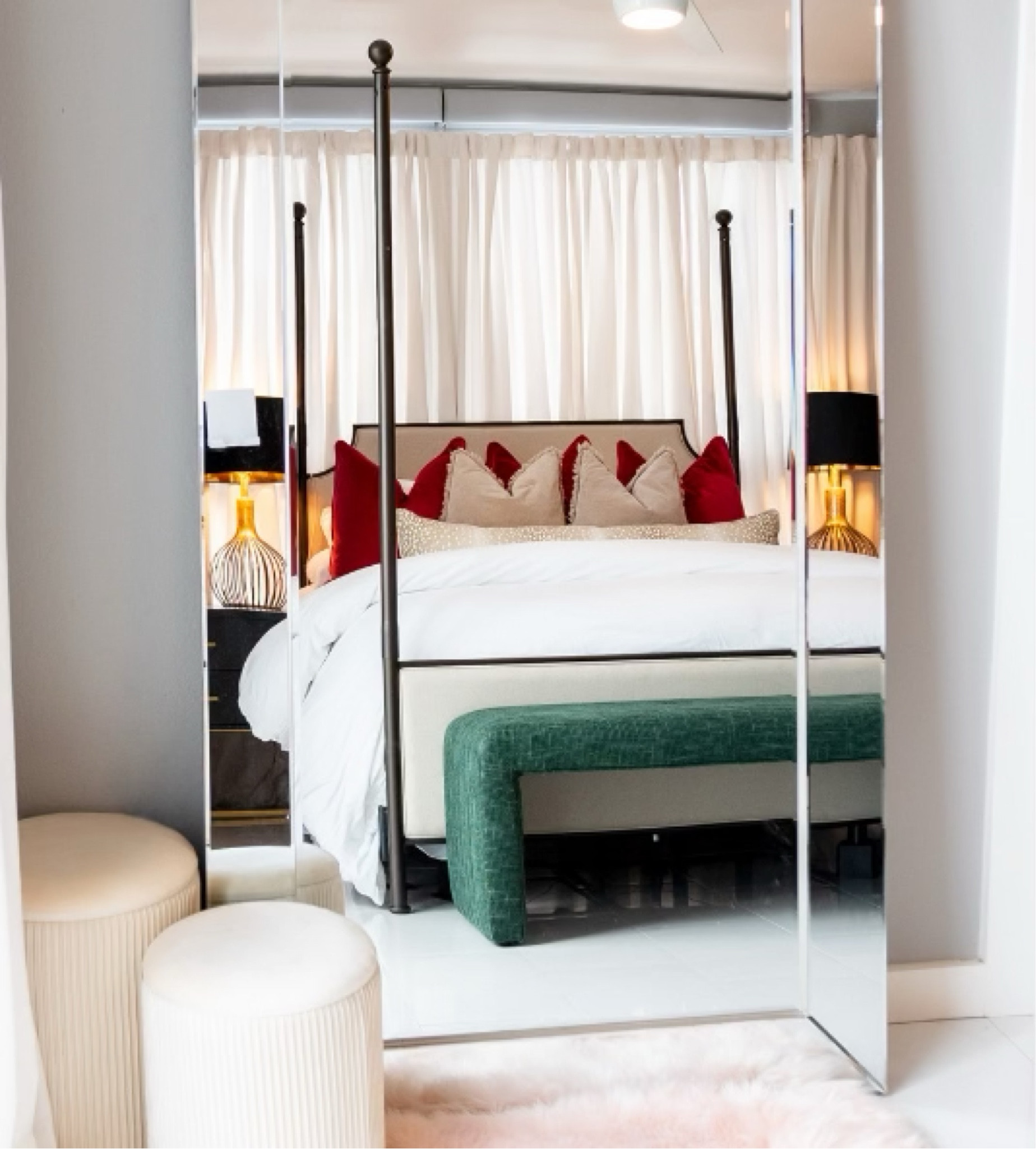 A scroll stopper + one you should save for future inspiration. ⚡️

Inviting. Calm. Festive without being invasive. AKA all the things your primary bedroom should be this holiday season. 

#LTKHoliday #LTKhome #LTKSeasonal