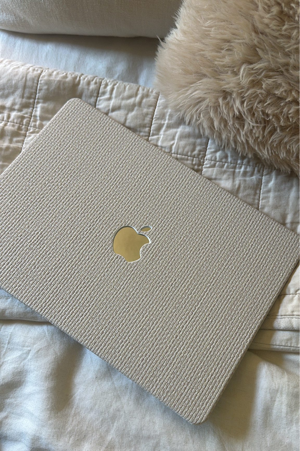 $20 for the most simple & best fitting laptop case 🤍 In the color “Beige”, it is a woven case. This is for the MacBook Air 13”. Fits like a glove, comes with a bottom piece as well & a rubber keyboard cover! Super fast shipping!! 