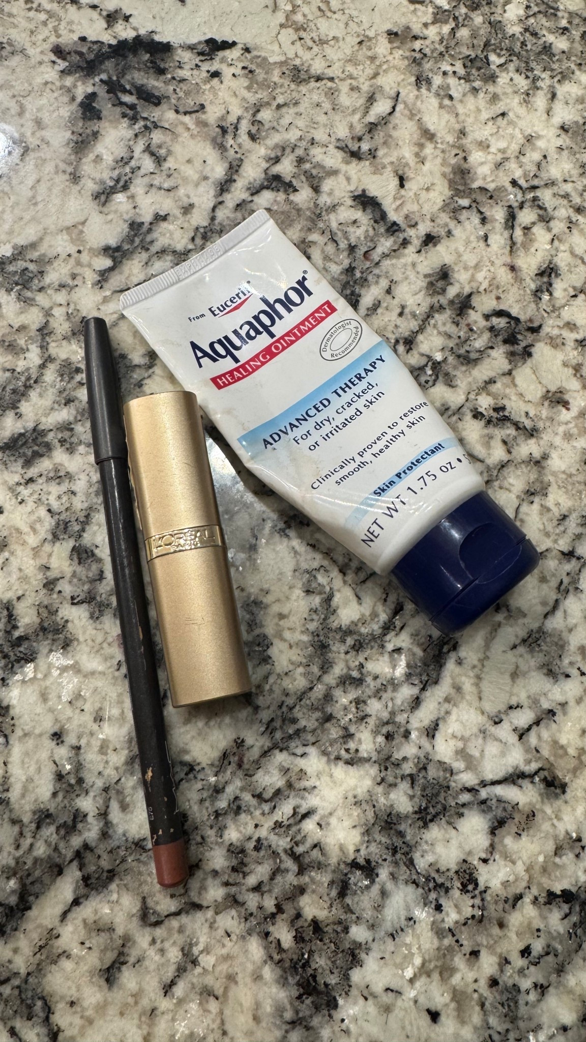 Lip combo

Liner: MAC Spice
lipstick: L’Oréal Brazil Nut 850
Gloss: Aquafor 


#LTKBeauty #LTKOver40