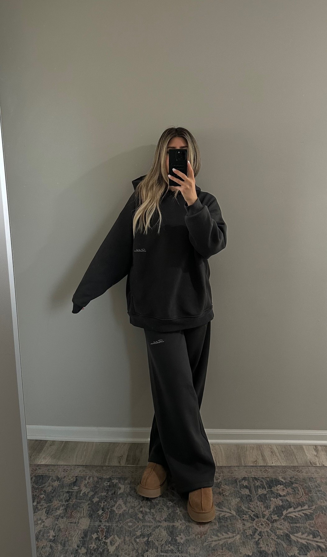 Comfy ootd sweat set fall casual
top xs
pant xs
socks 
Uggs

Lululemon Amazon Aritzia 

#LTKFindsUnder100 #LTKActive #LTKStyleTip