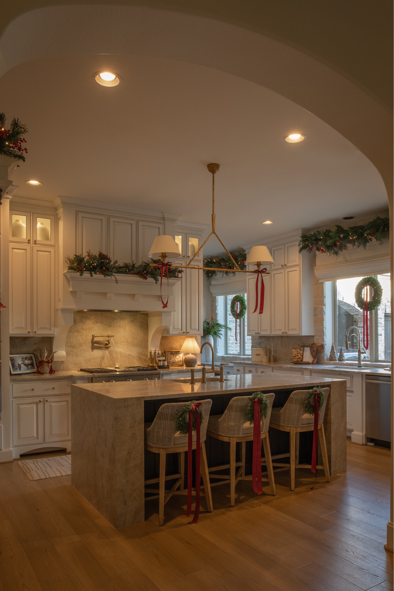 Christmas Kitchen 🎄🎀

The garland at the ceilings is from balsam hill a few years ago

#LTKHome #LTKSeasonal #LTKHoliday
